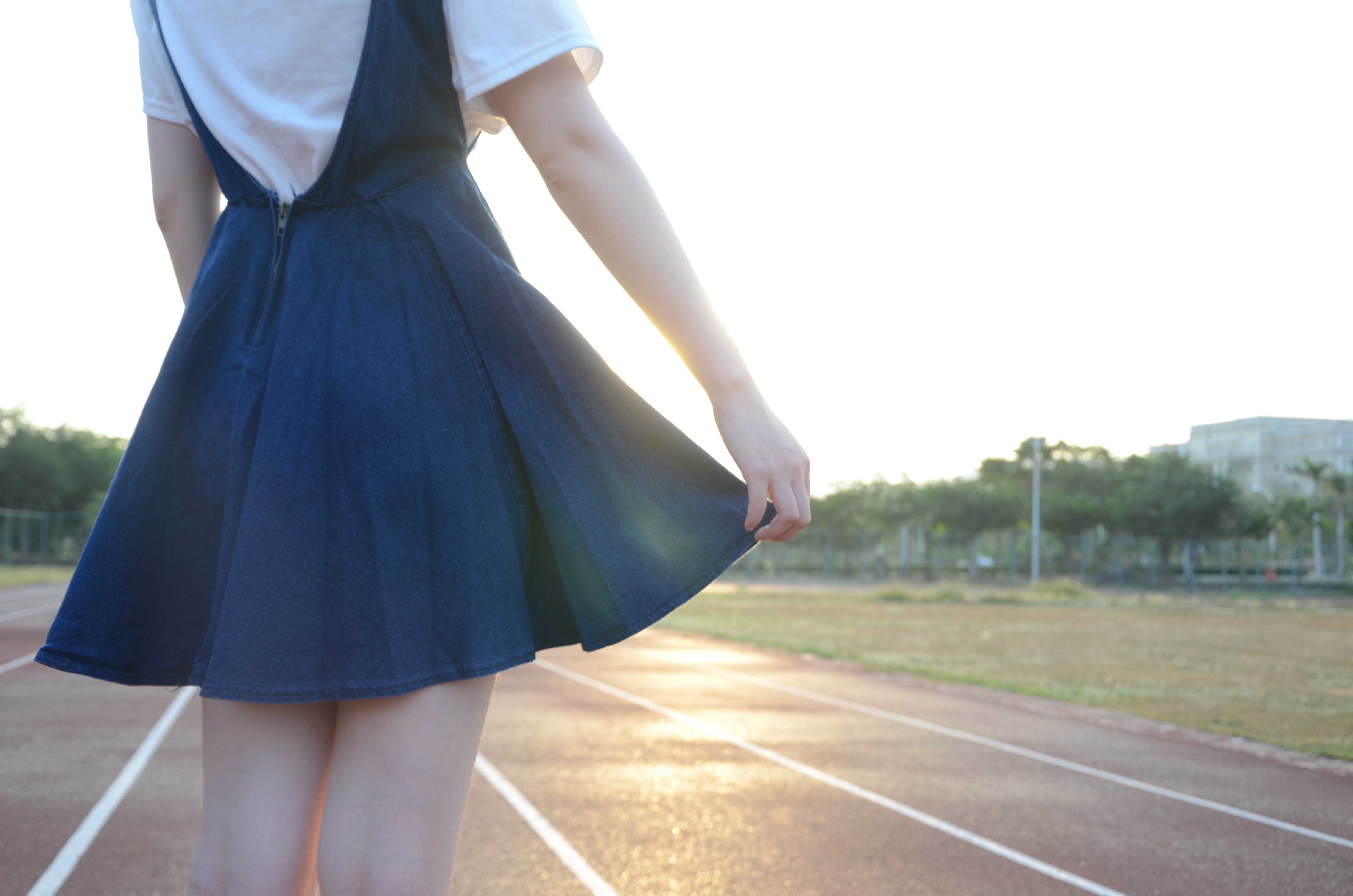 《操场赤足学姐》作品图