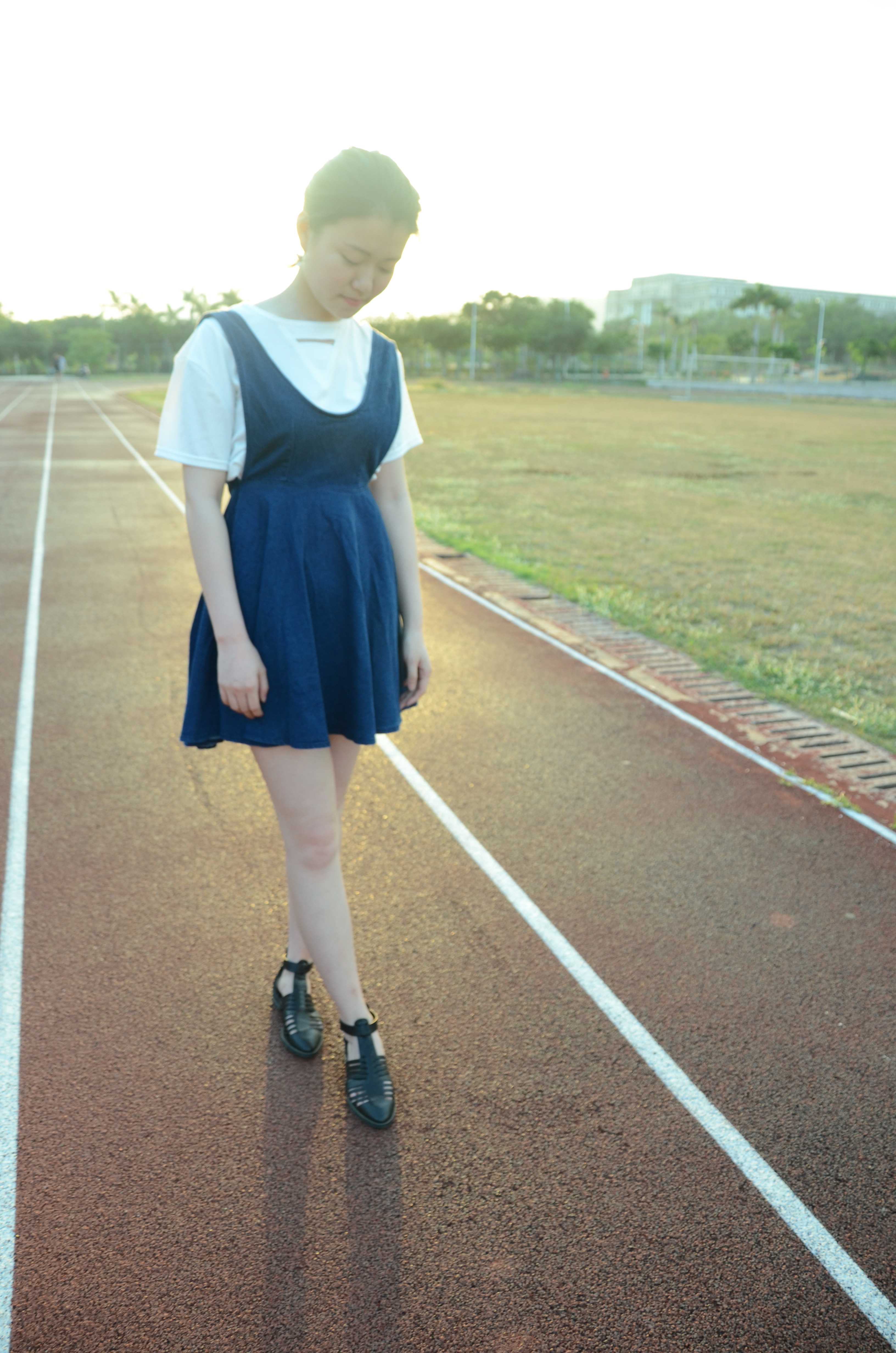 《操场赤足学姐》作品图