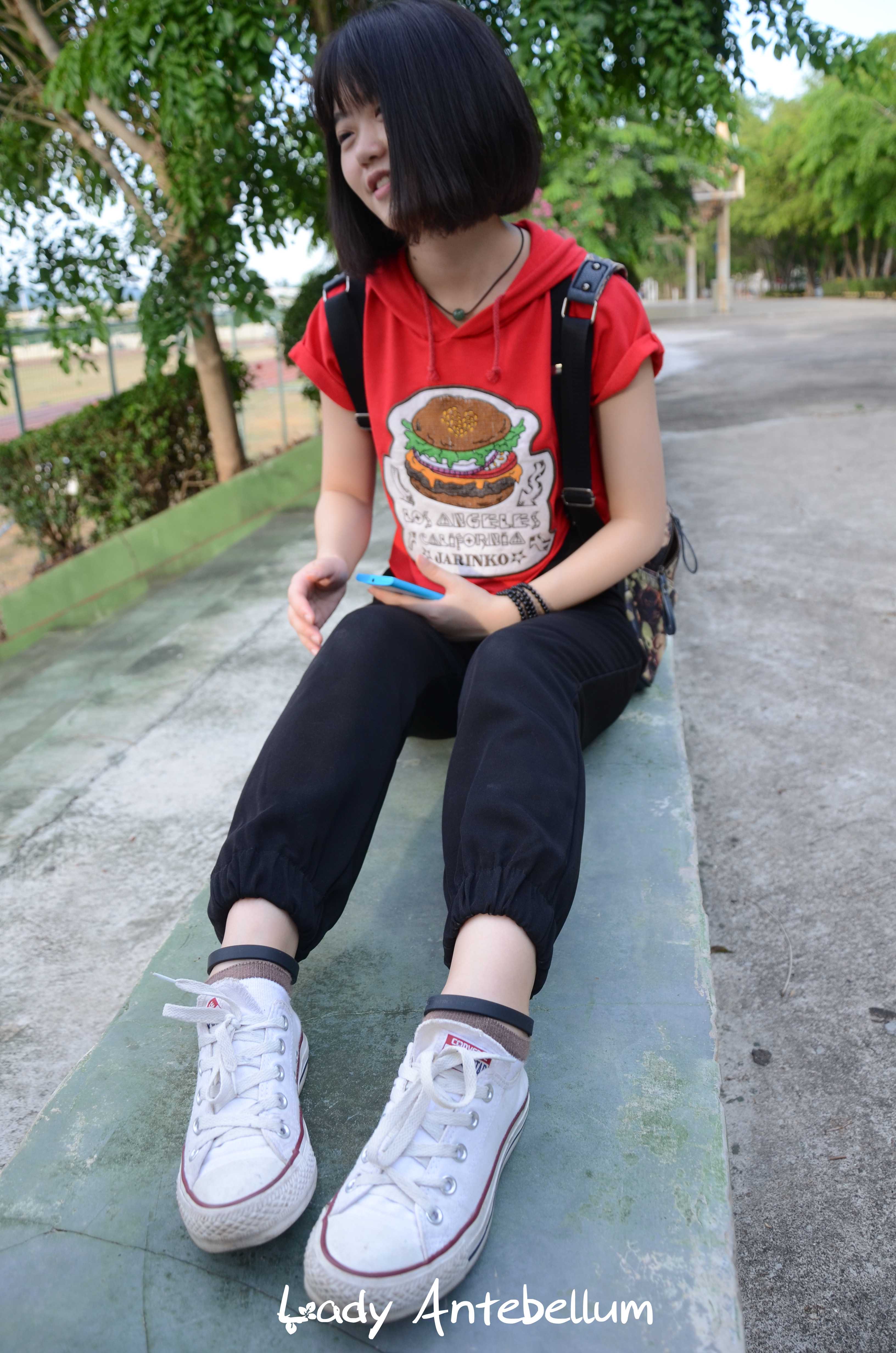 《有味道的白锦袜》作品图