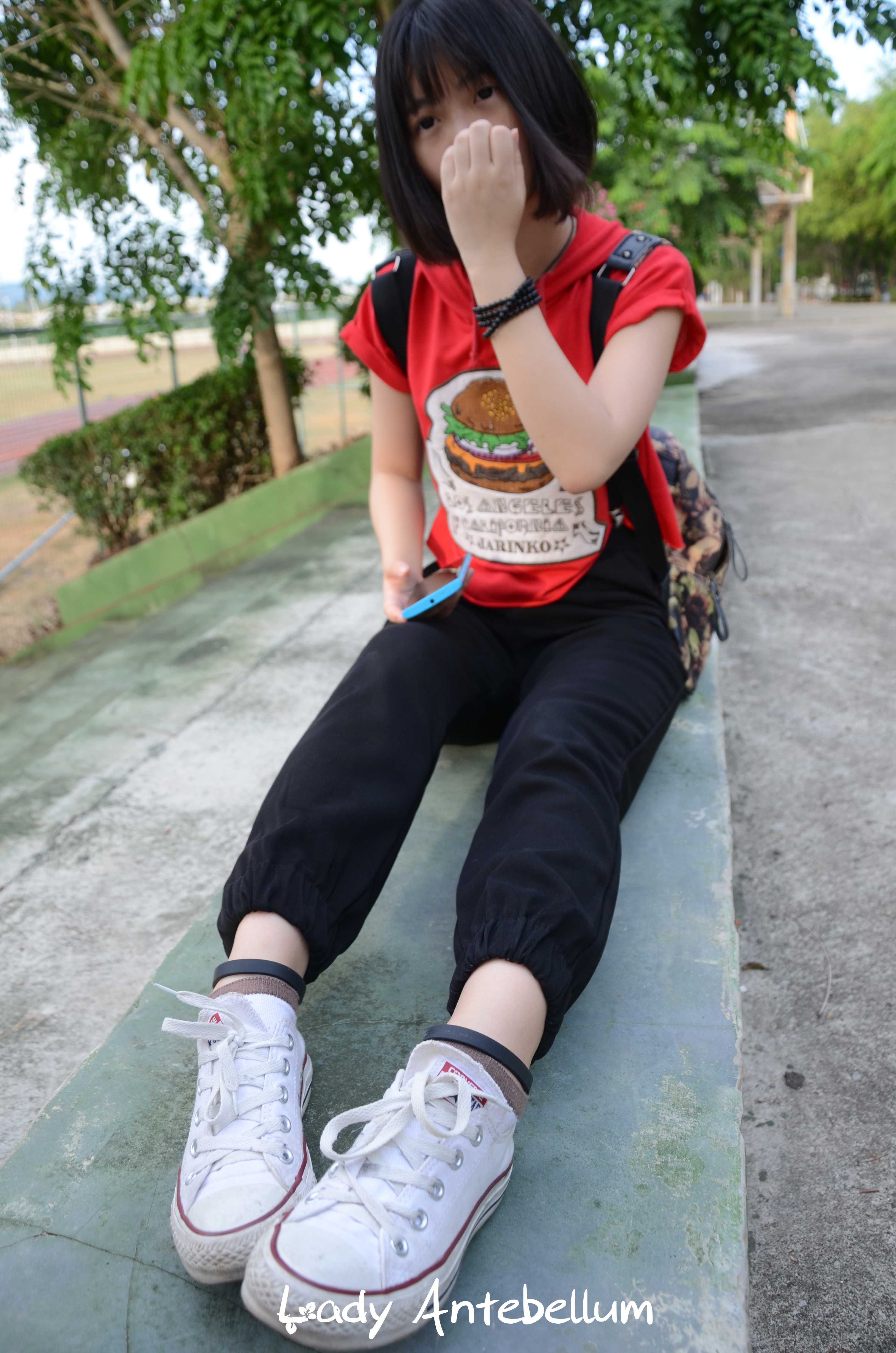 《有味道的白锦袜》作品图