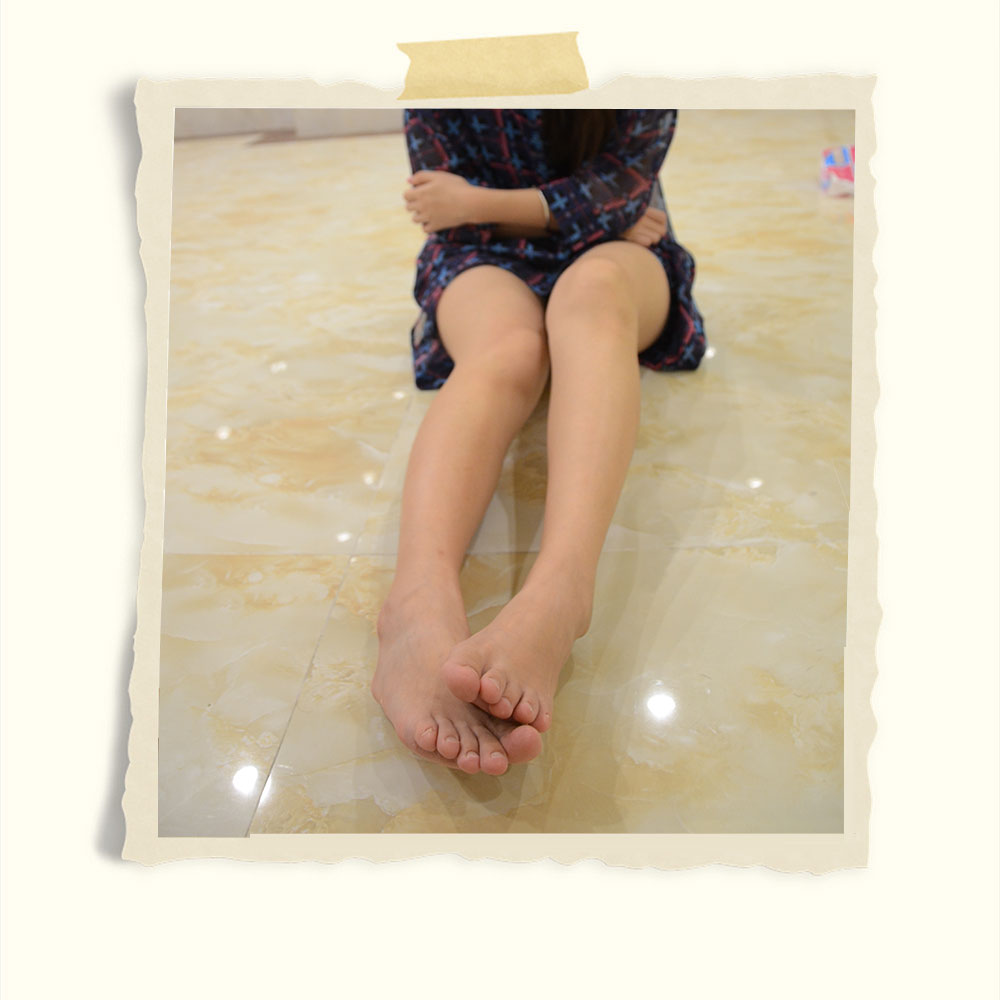 学妹嫩脚船袜