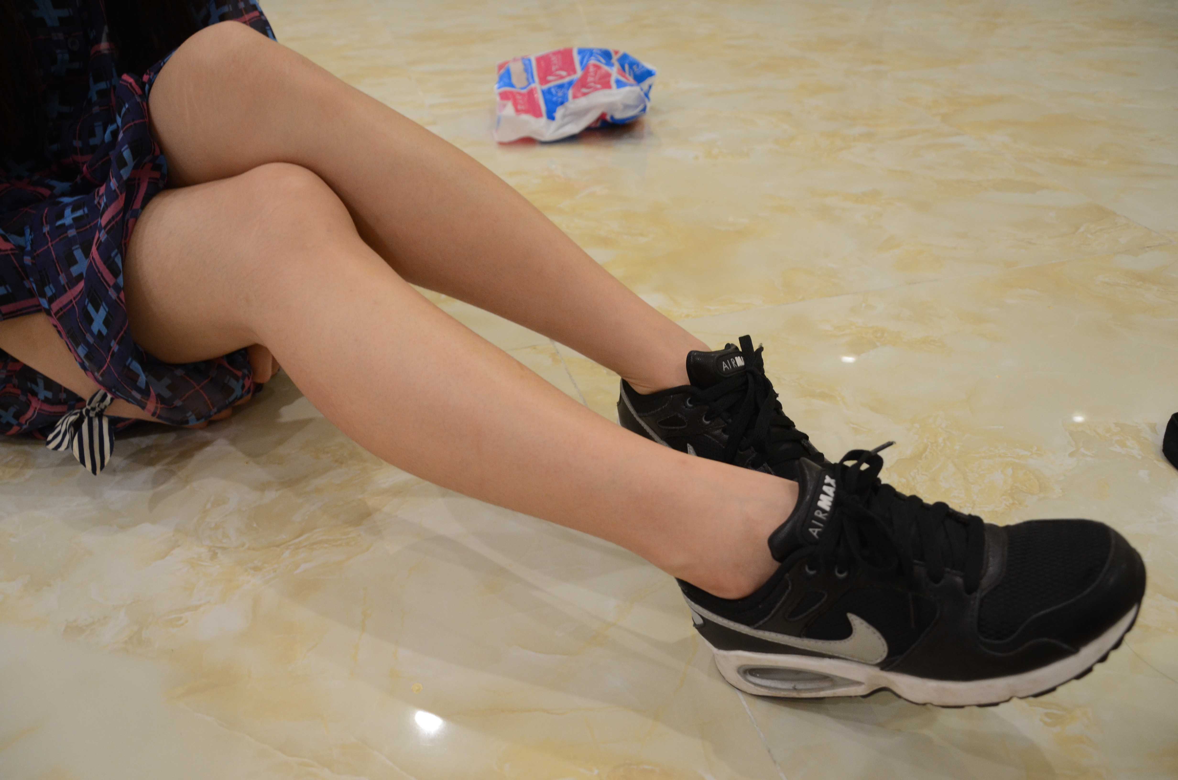 《学妹嫩脚船袜》作品图