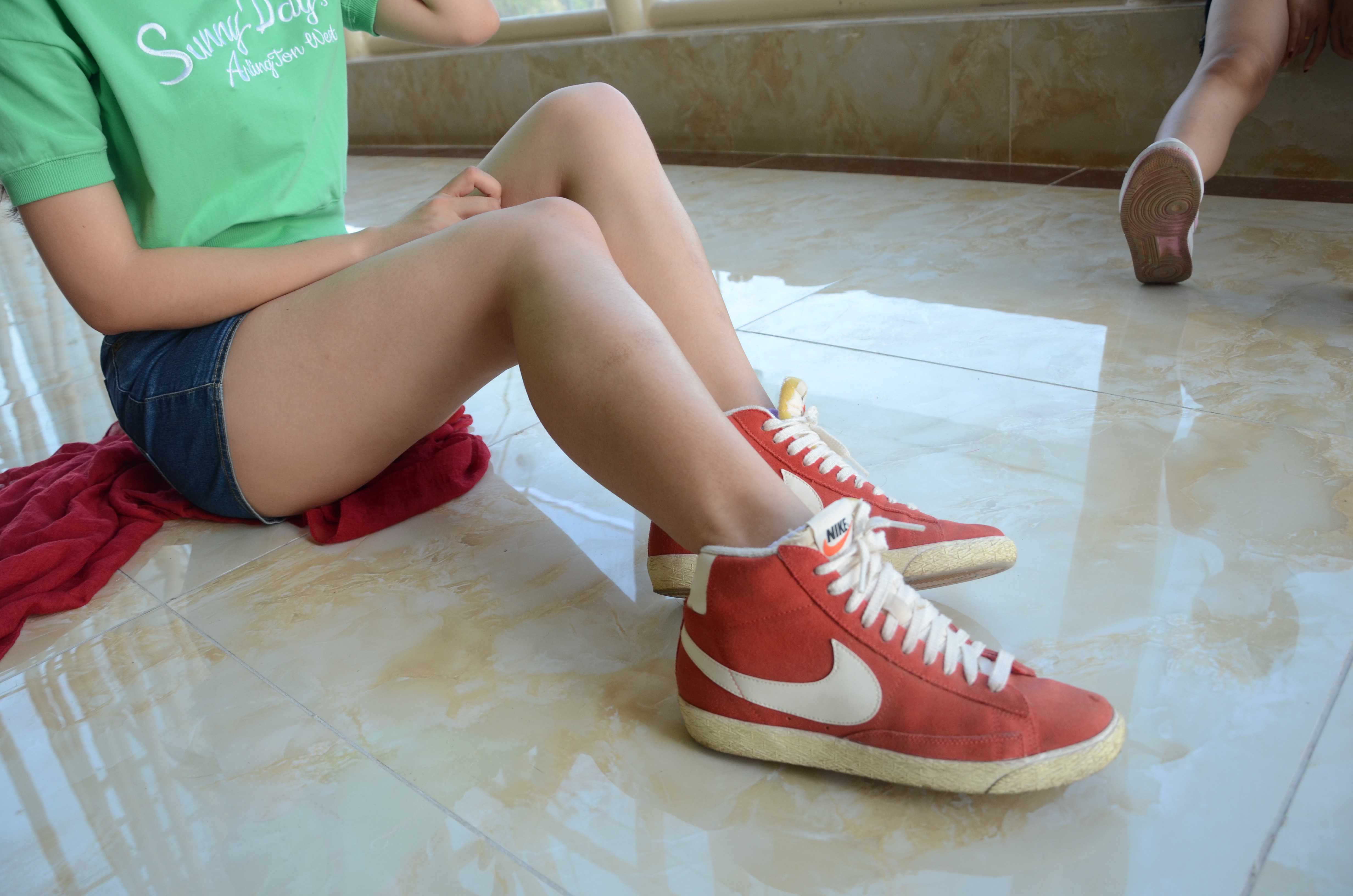 《经典原味斑点袜帆布鞋》作品图