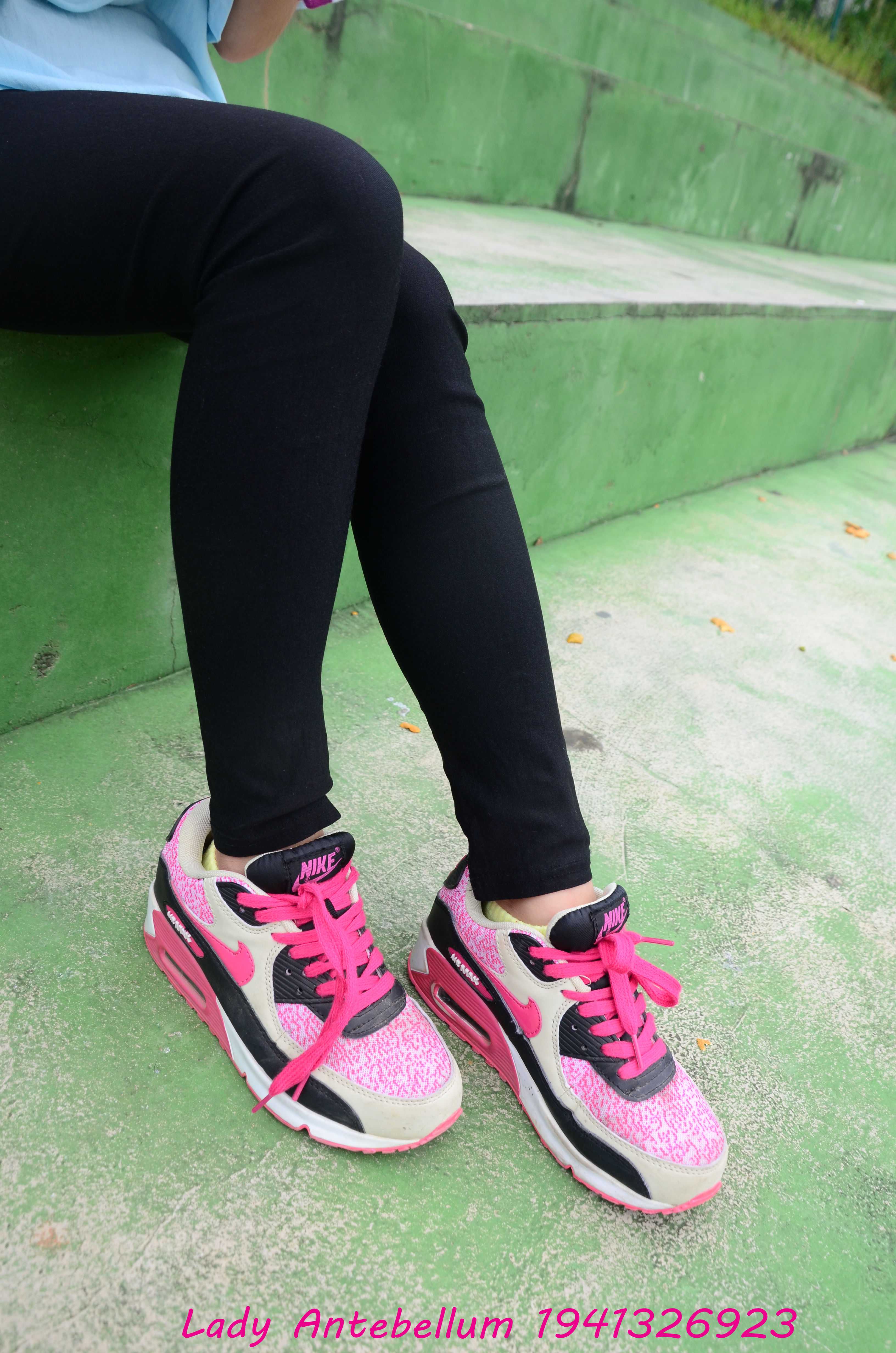 《学妹棉袜脚》作品图