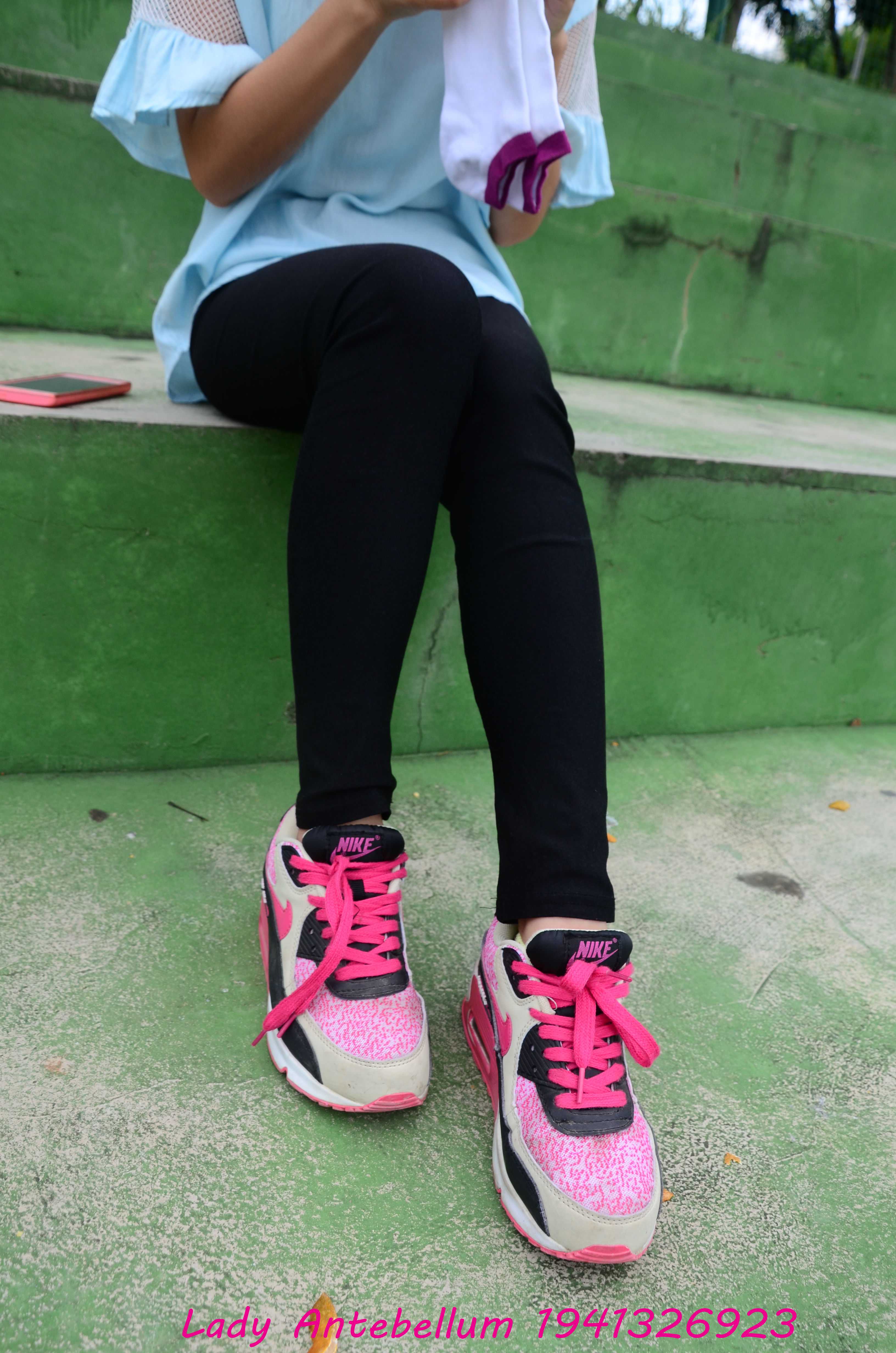 《学妹棉袜脚》作品图