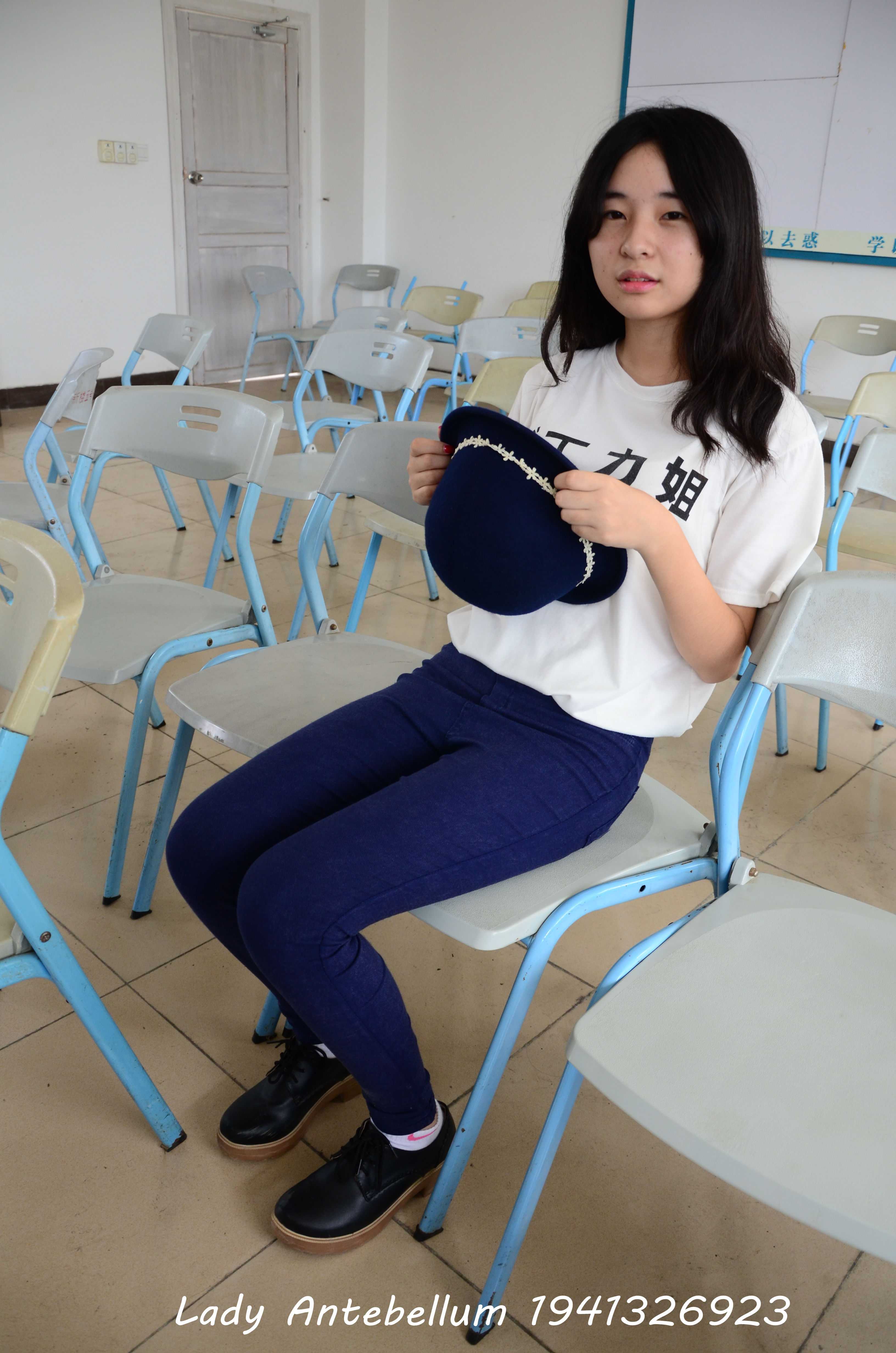 《大三学姐白锦袜》作品图