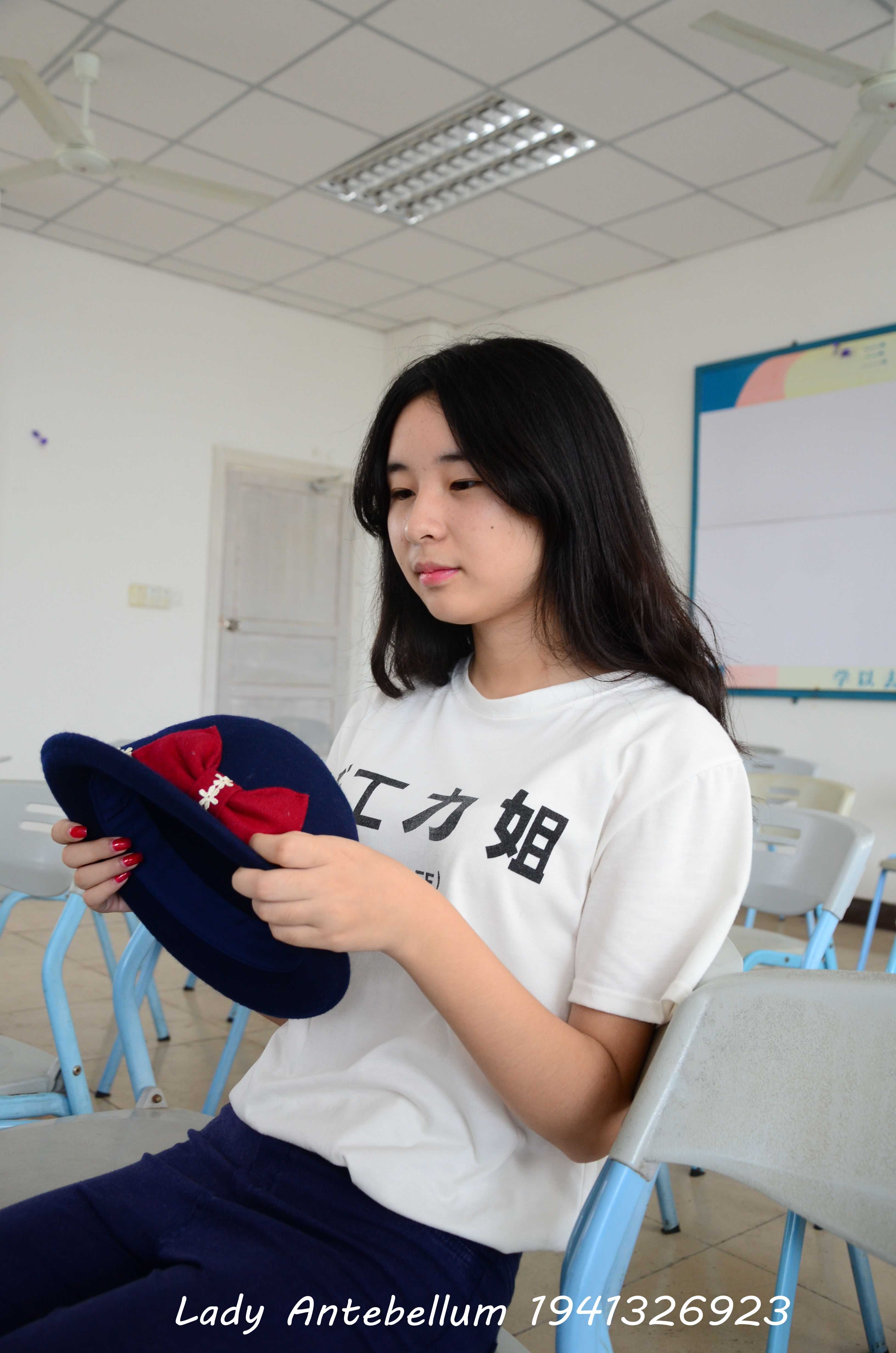 《大三学姐白锦袜》作品图