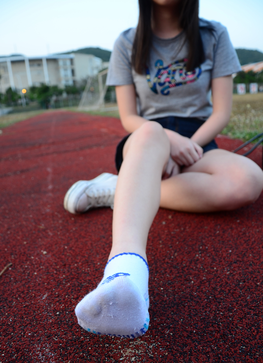 《运动后的白锦袜》作品图