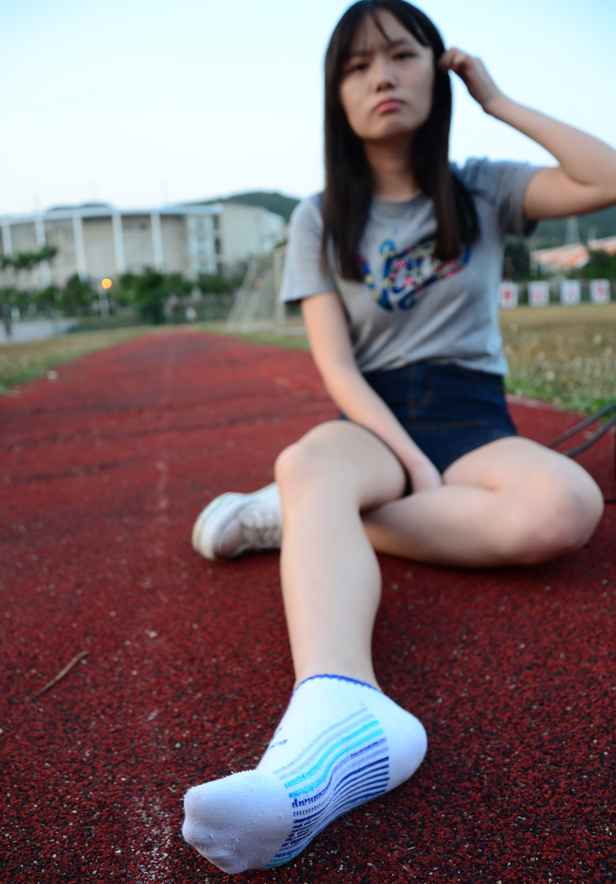 《运动后的白锦袜》作品图