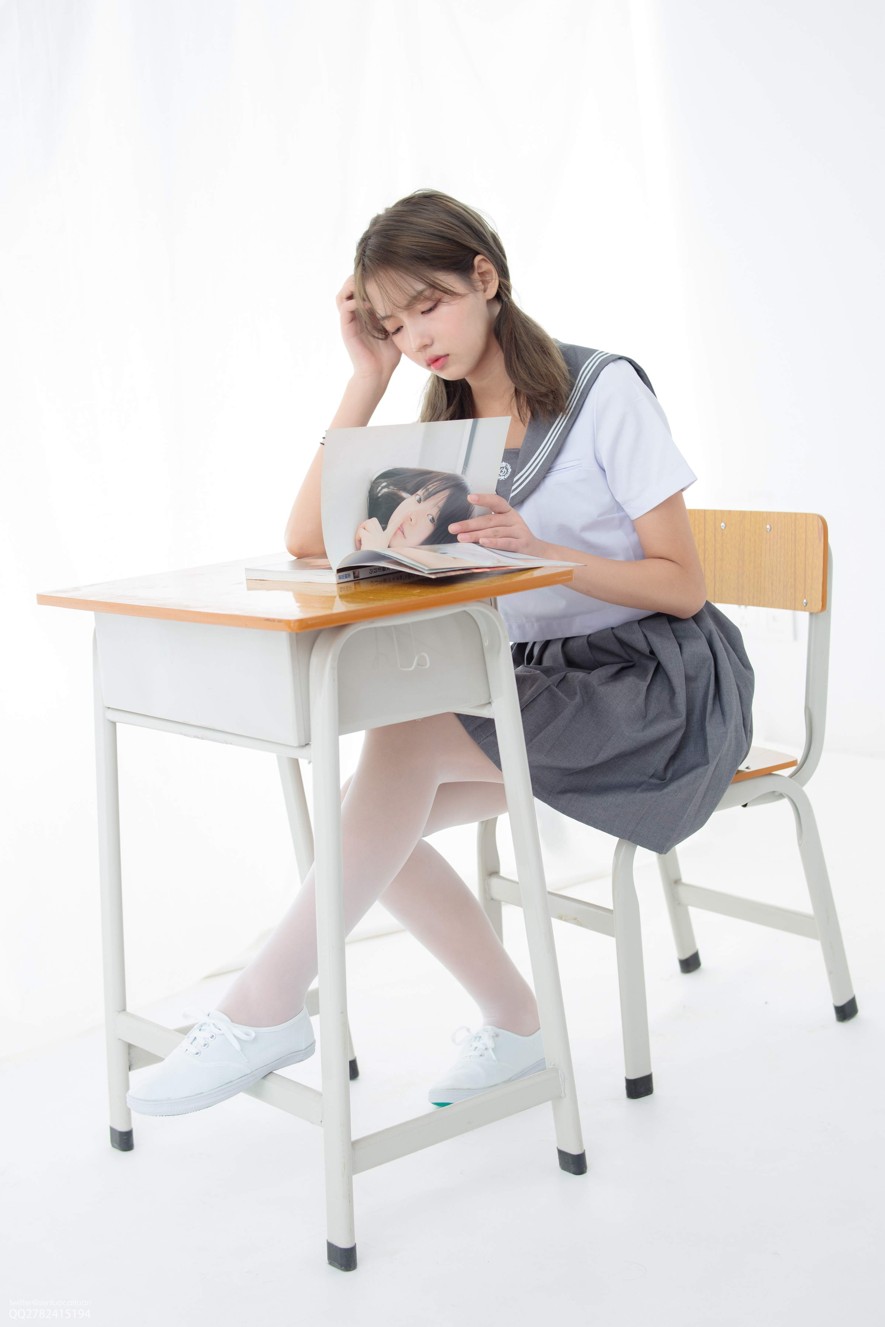 《肉丝の白布鞋》作品图