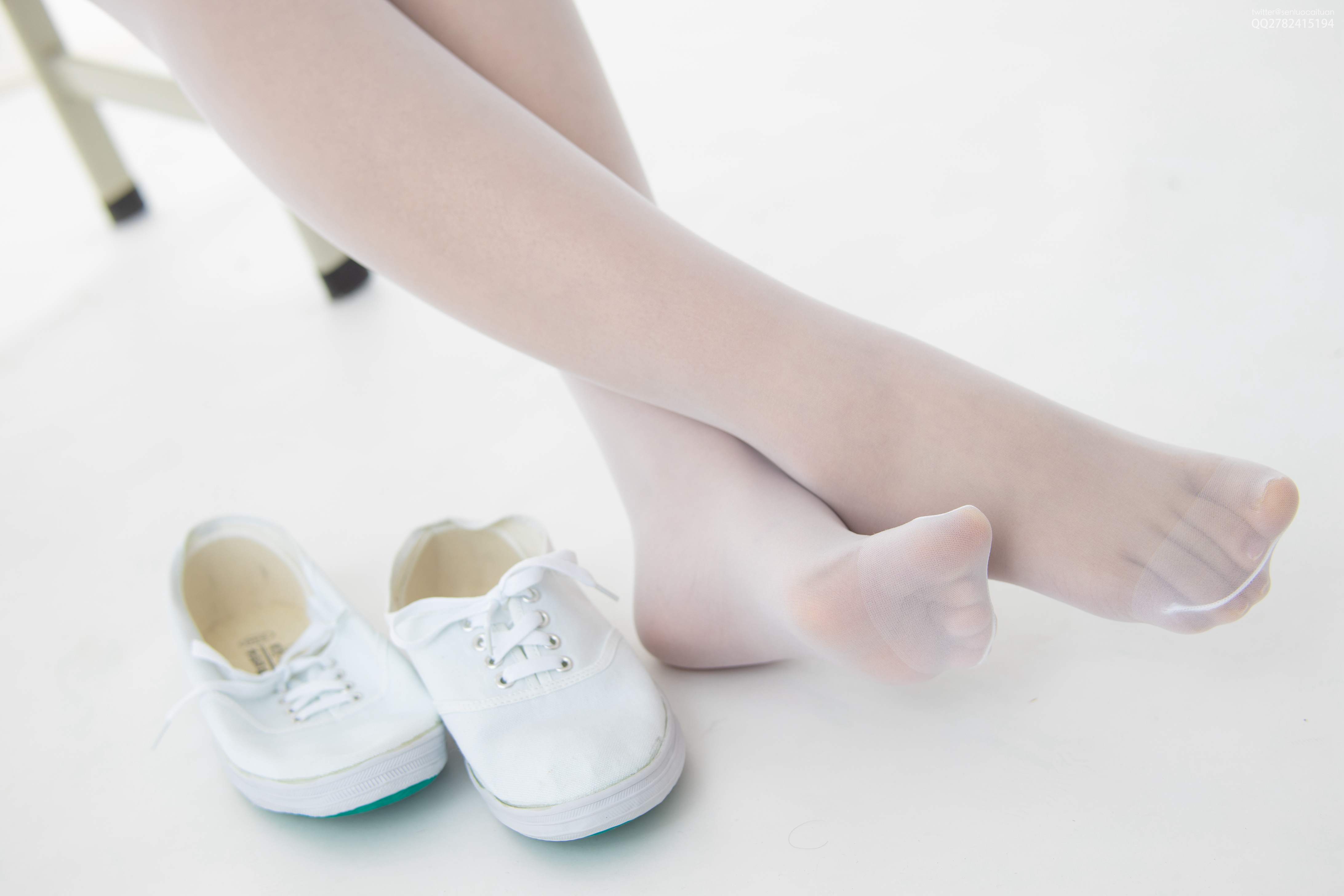 《肉丝の白布鞋》作品图