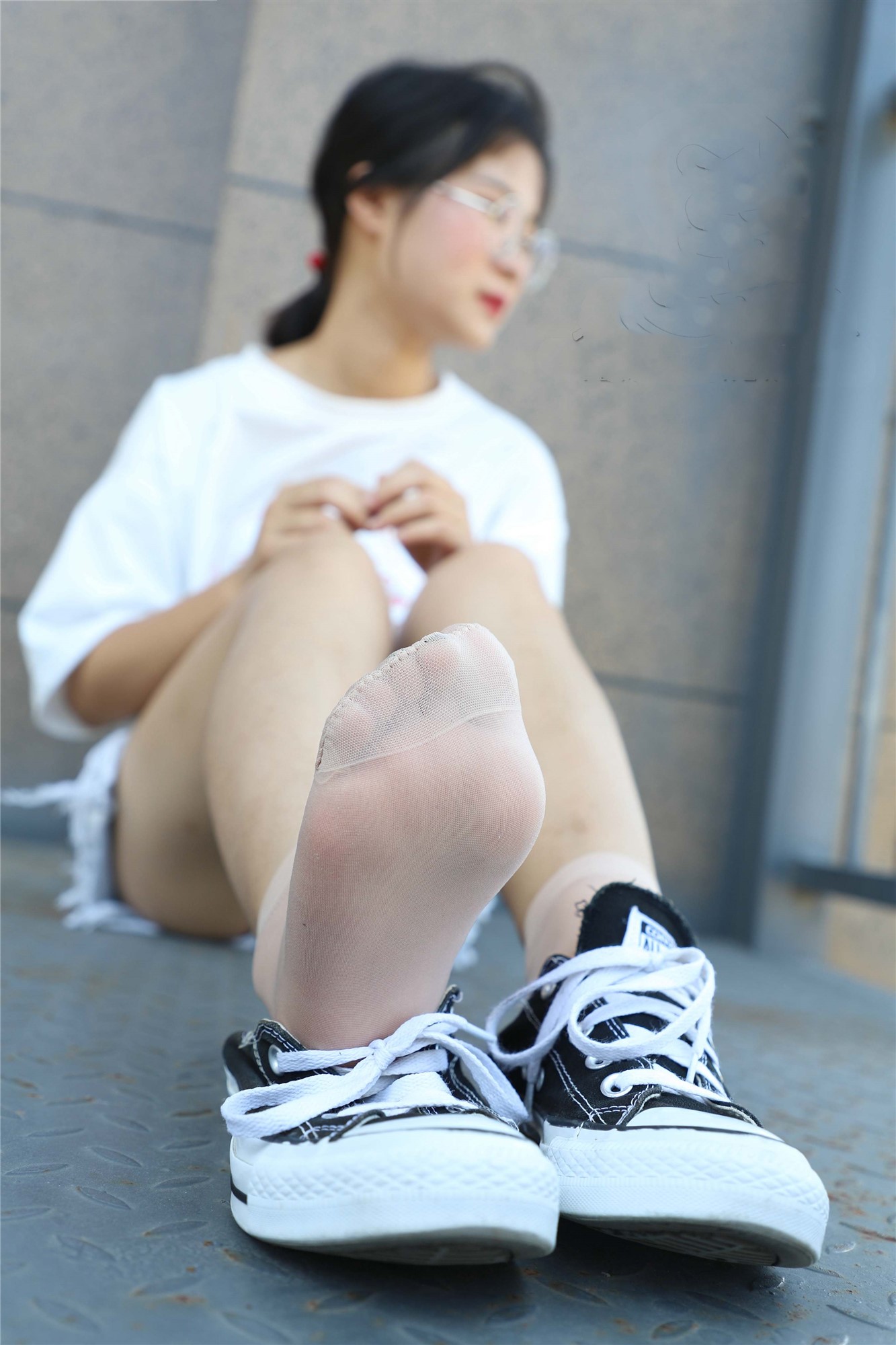 《肉丝眼镜小妹》作品图