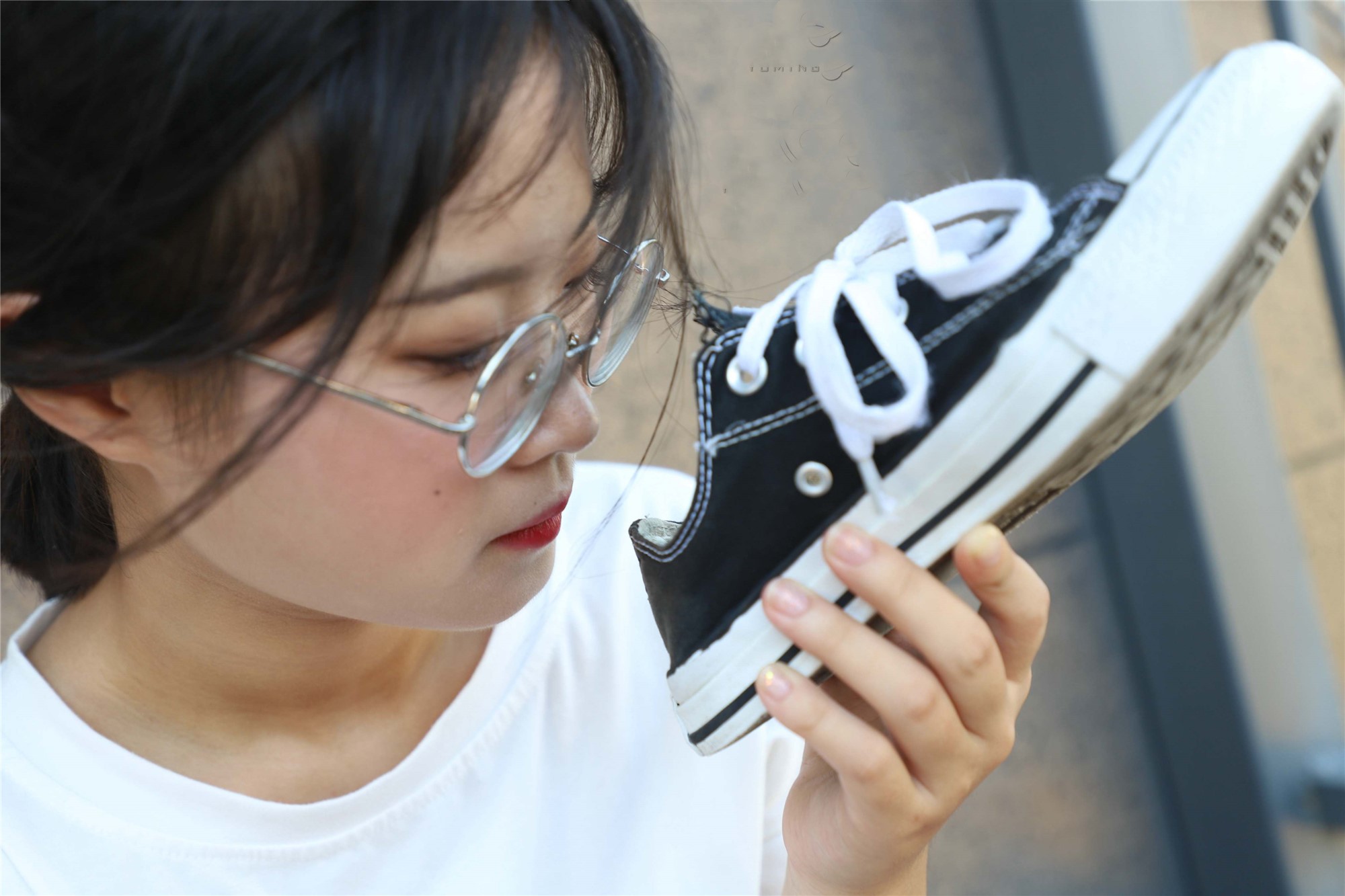 《肉丝眼镜小妹》作品图