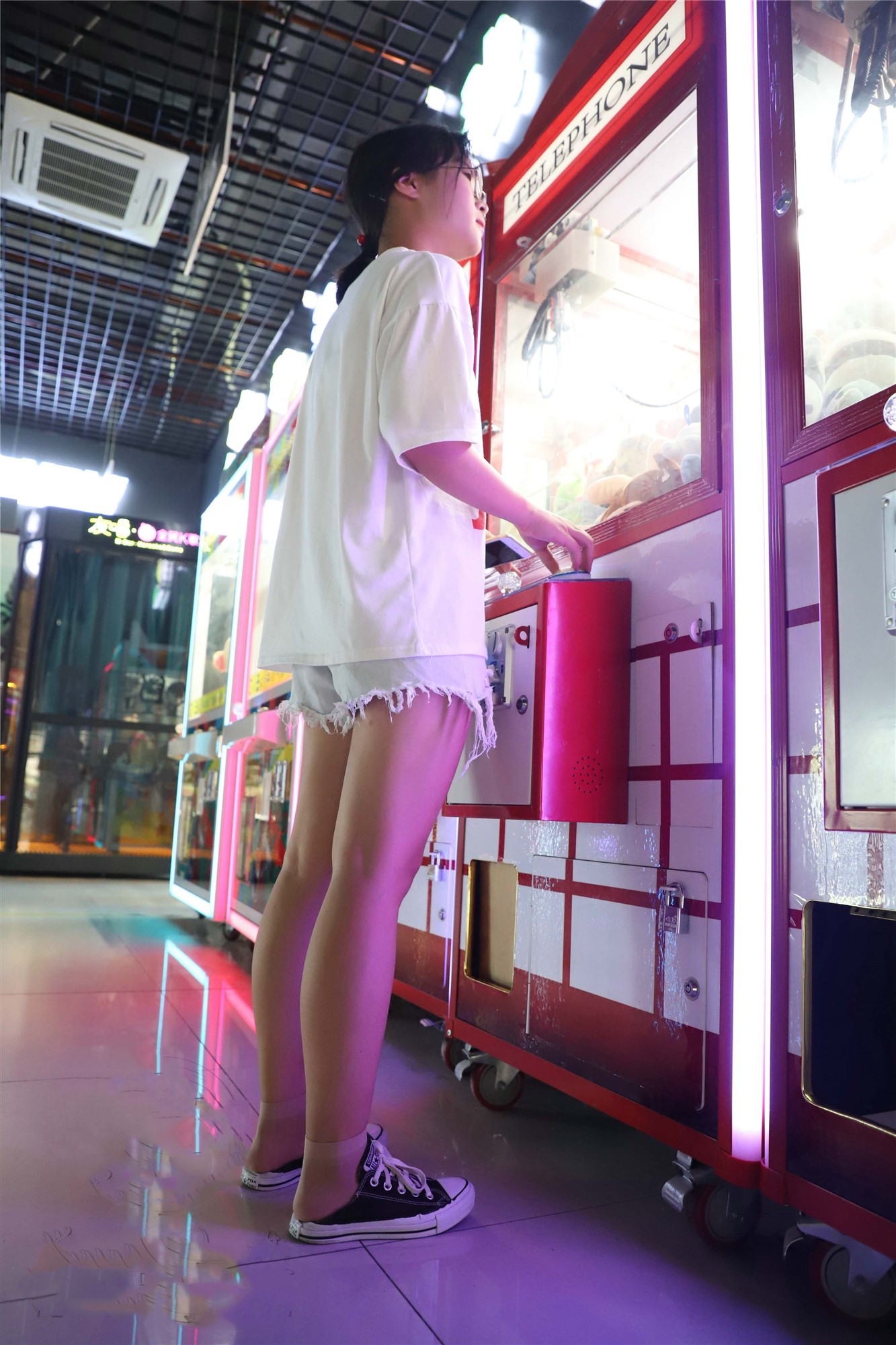 《肉丝眼镜小妹》作品图