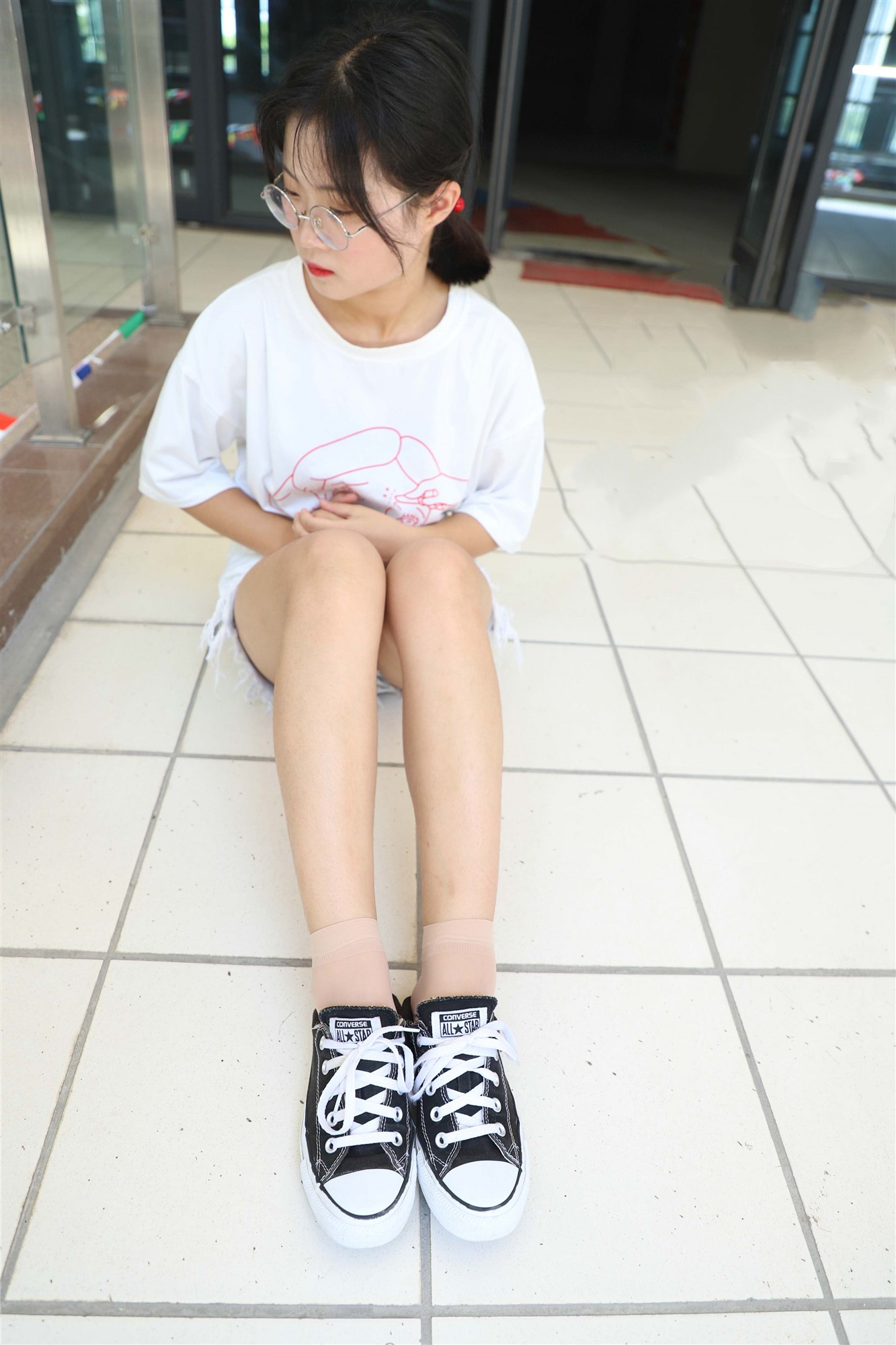 《肉丝眼镜小妹》作品图