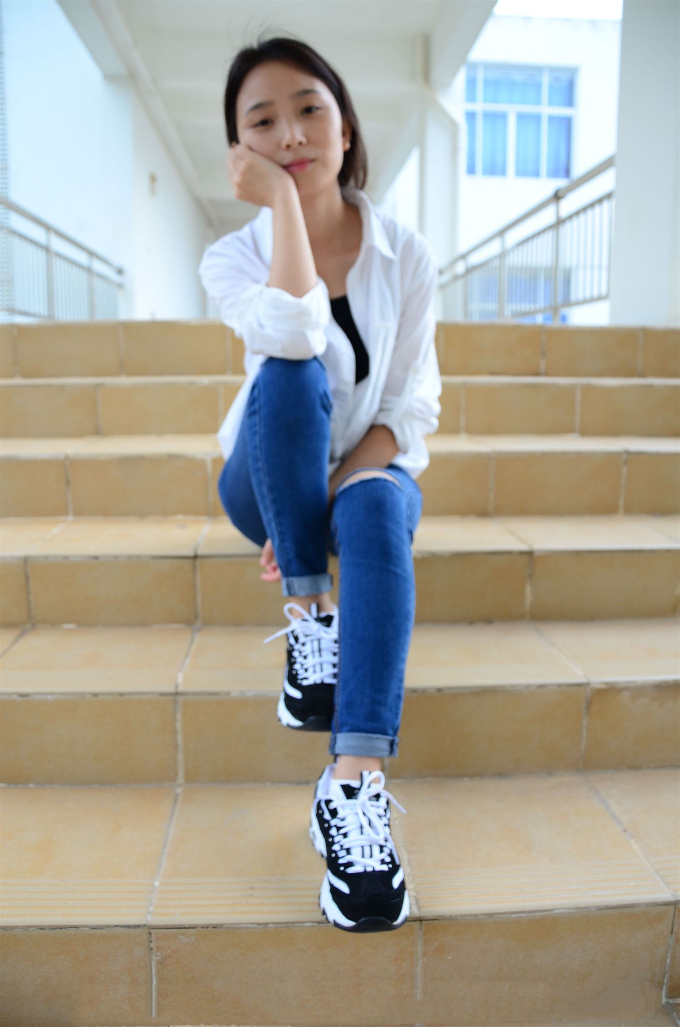 《学姐白衫开洞牛仔裤》作品图