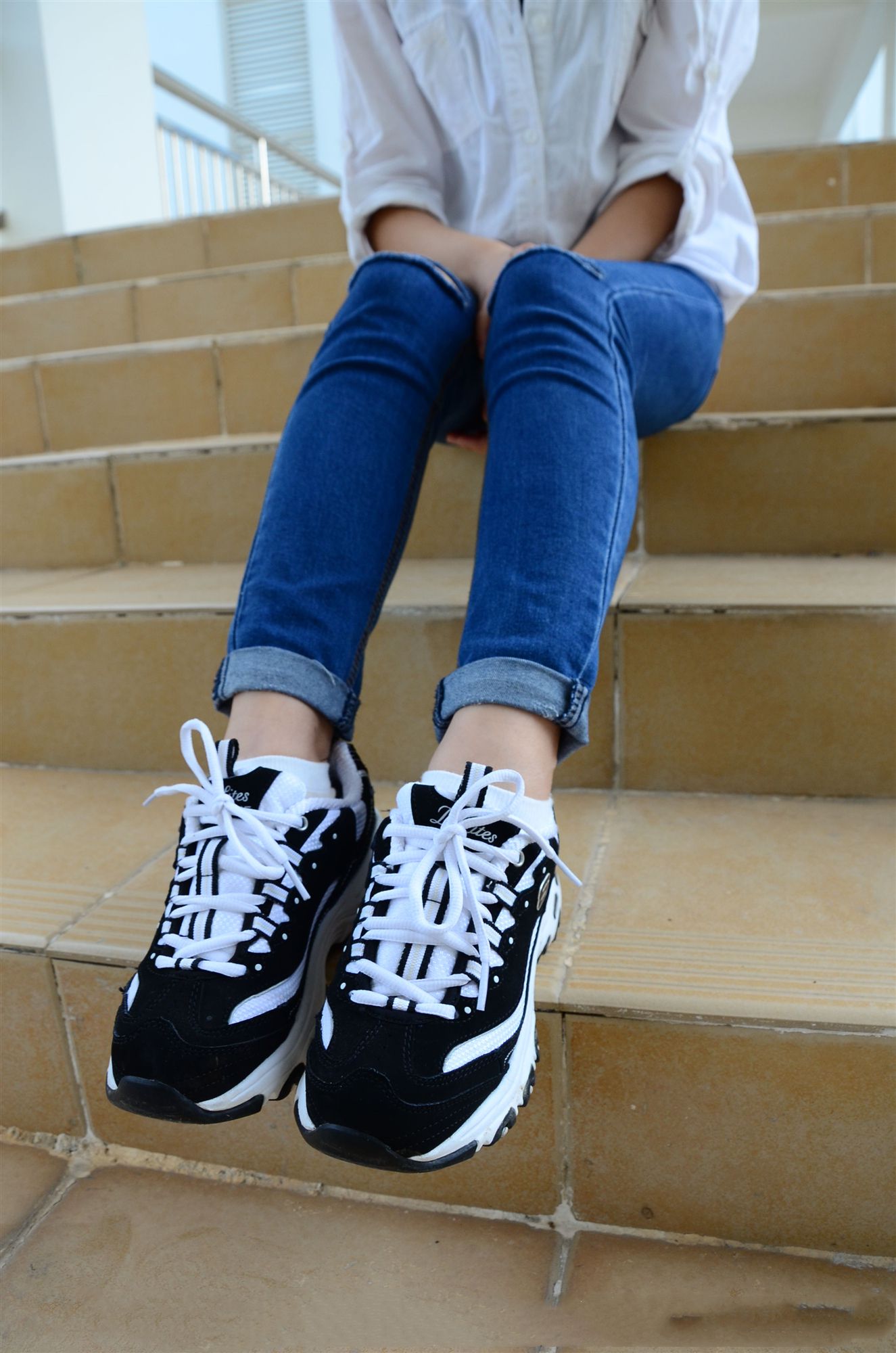 《学姐白衫开洞牛仔裤》作品图