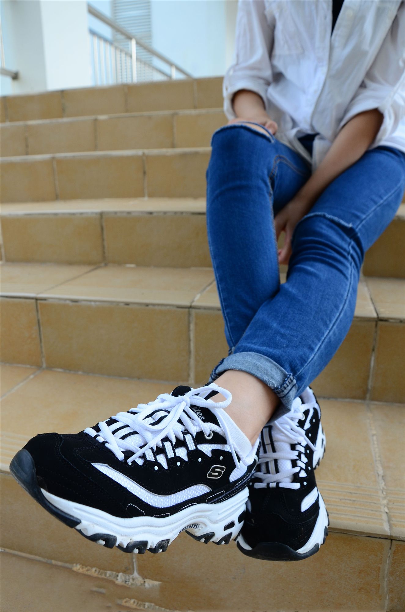 《学姐白衫开洞牛仔裤》作品图