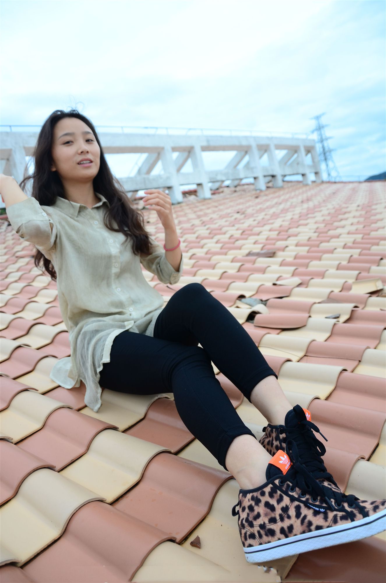 《学姐校园屋顶约拍》作品图