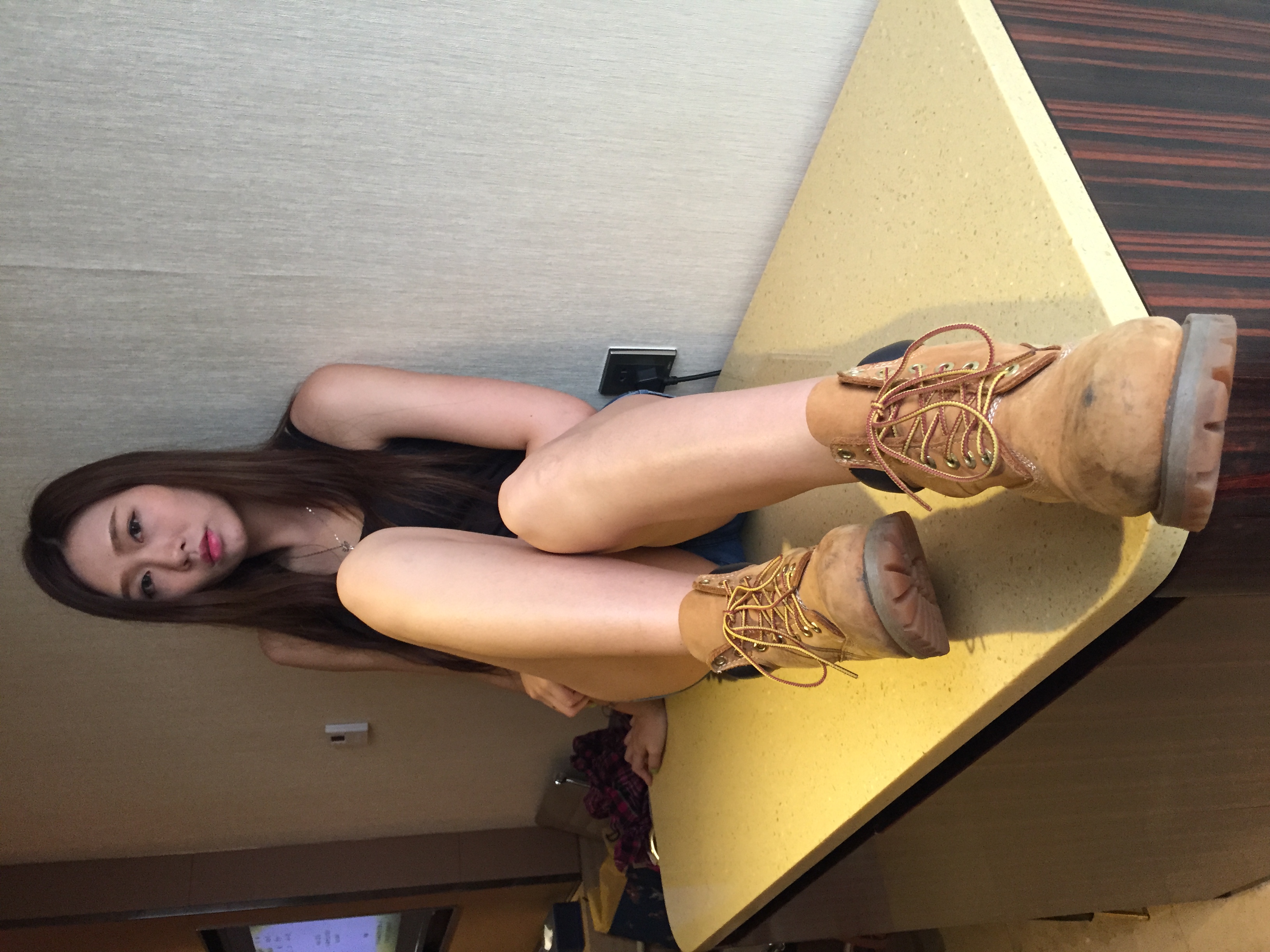 《高挑御姐赤足大黄靴》作品图