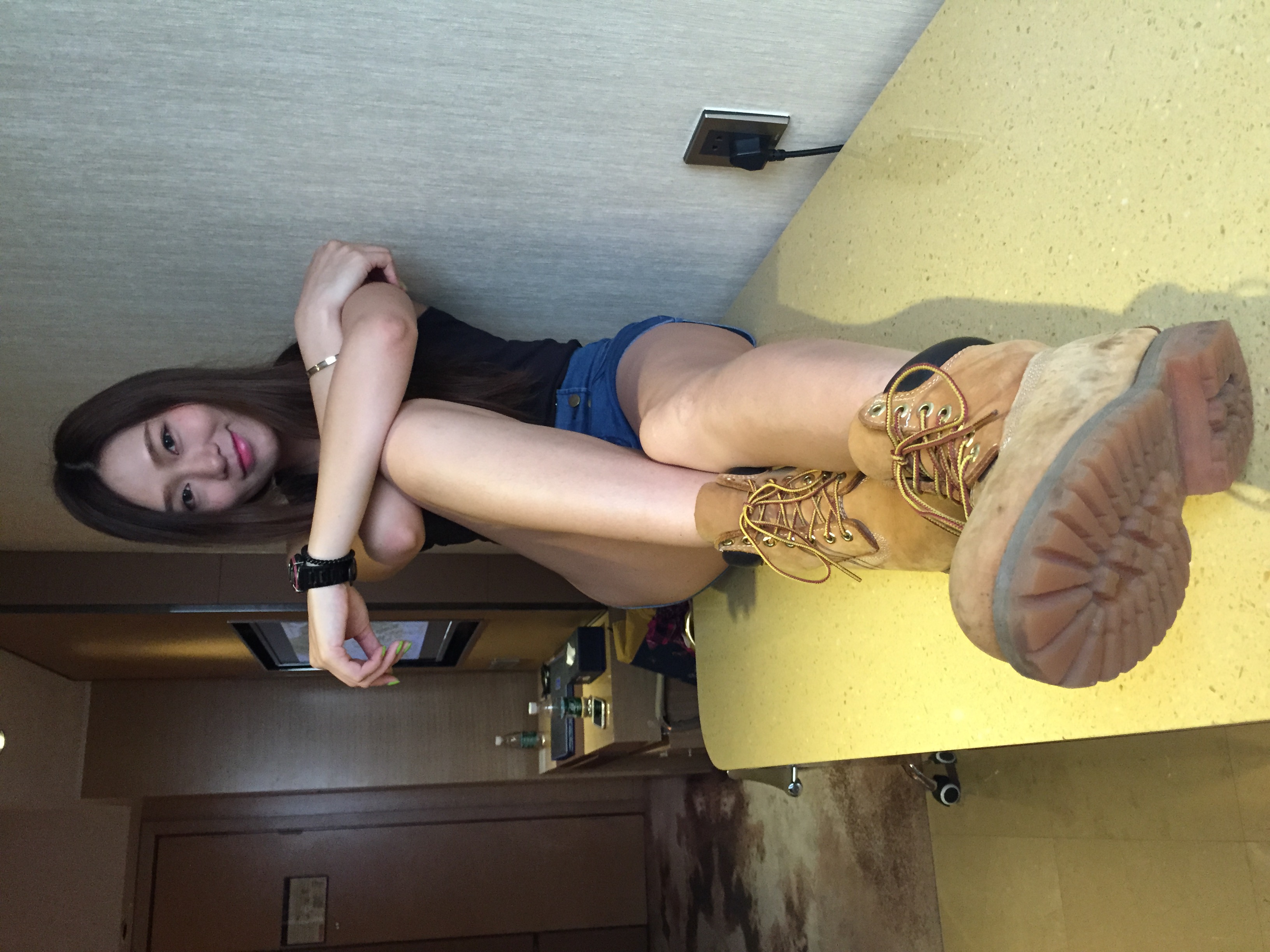 《高挑御姐赤足大黄靴》作品图