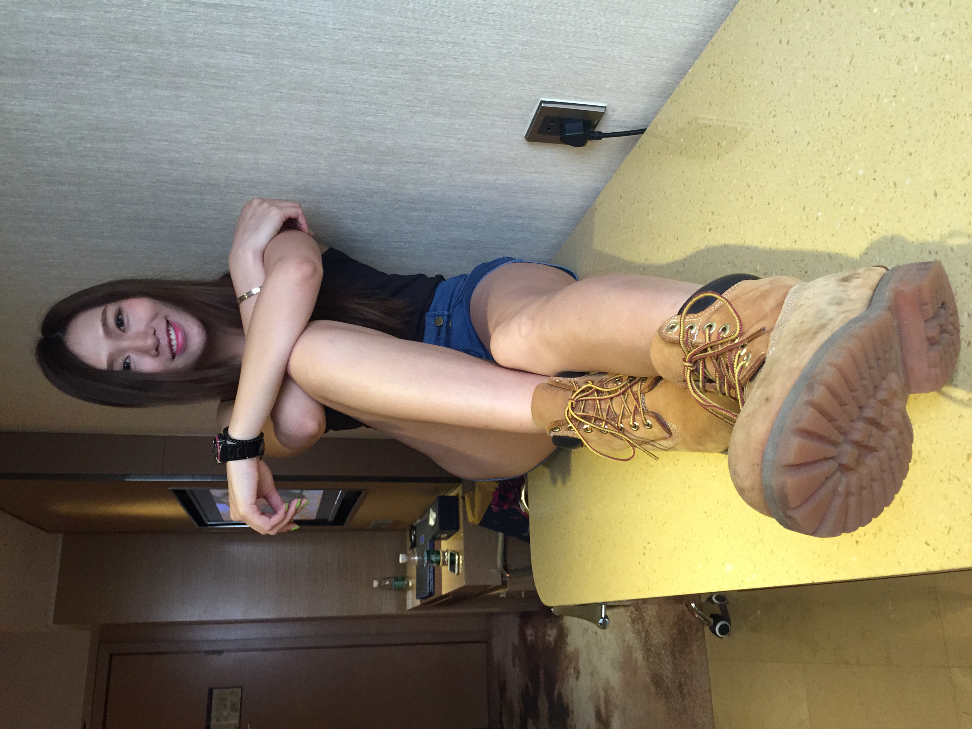 《高挑御姐赤足大黄靴》作品图