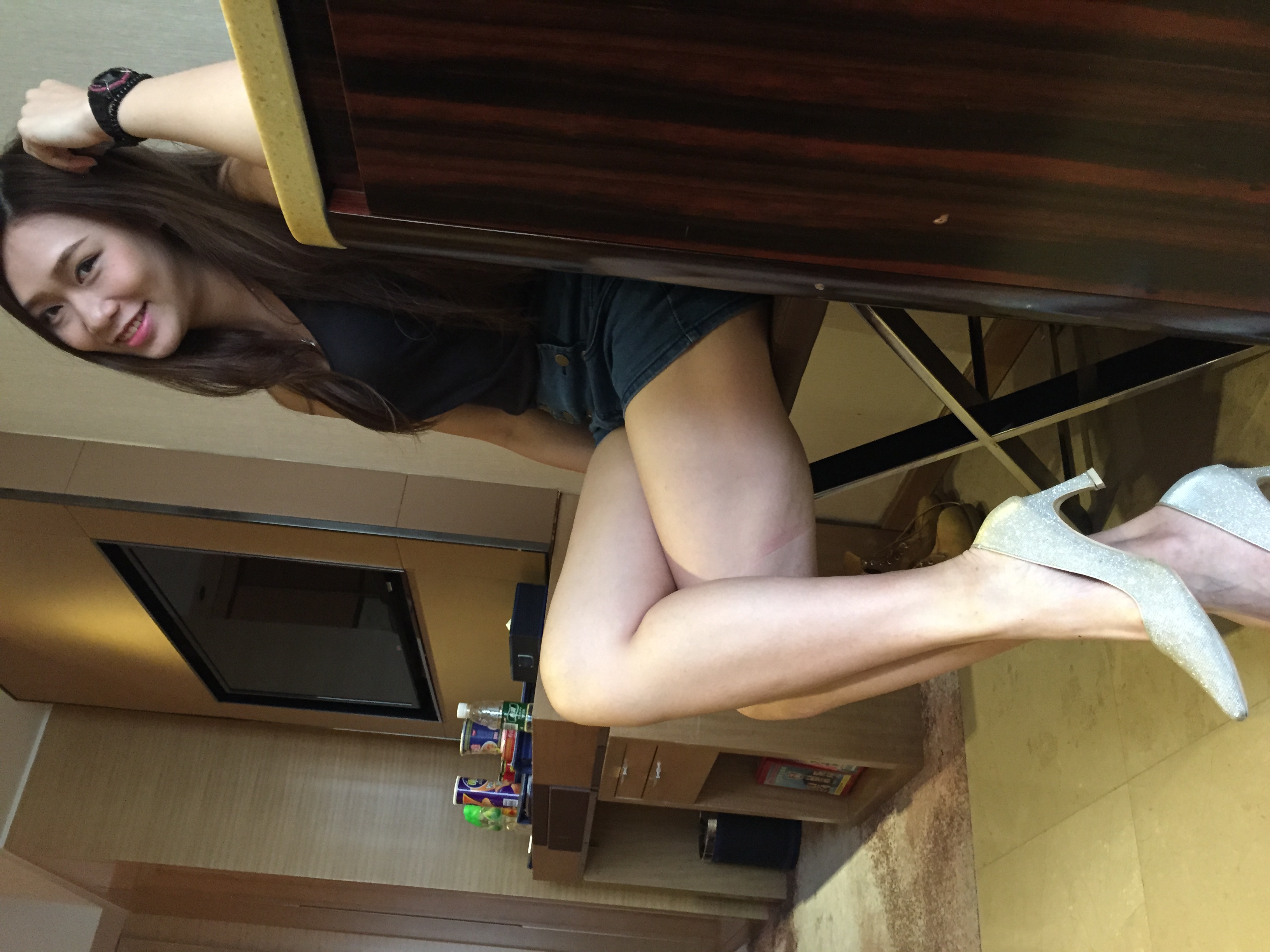 《高挑御姐赤足高跟鞋》作品图