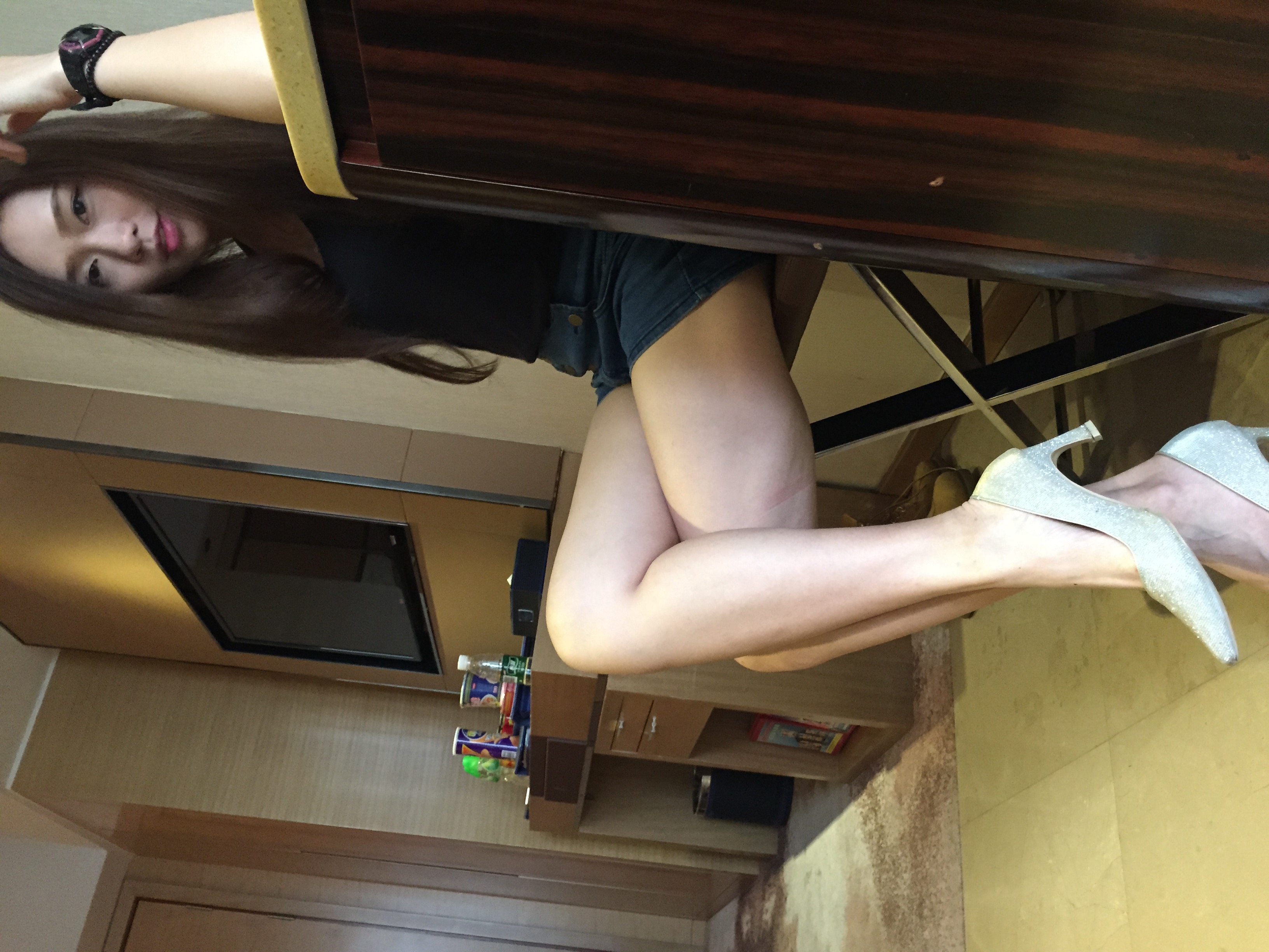 《高挑御姐赤足高跟鞋》作品图