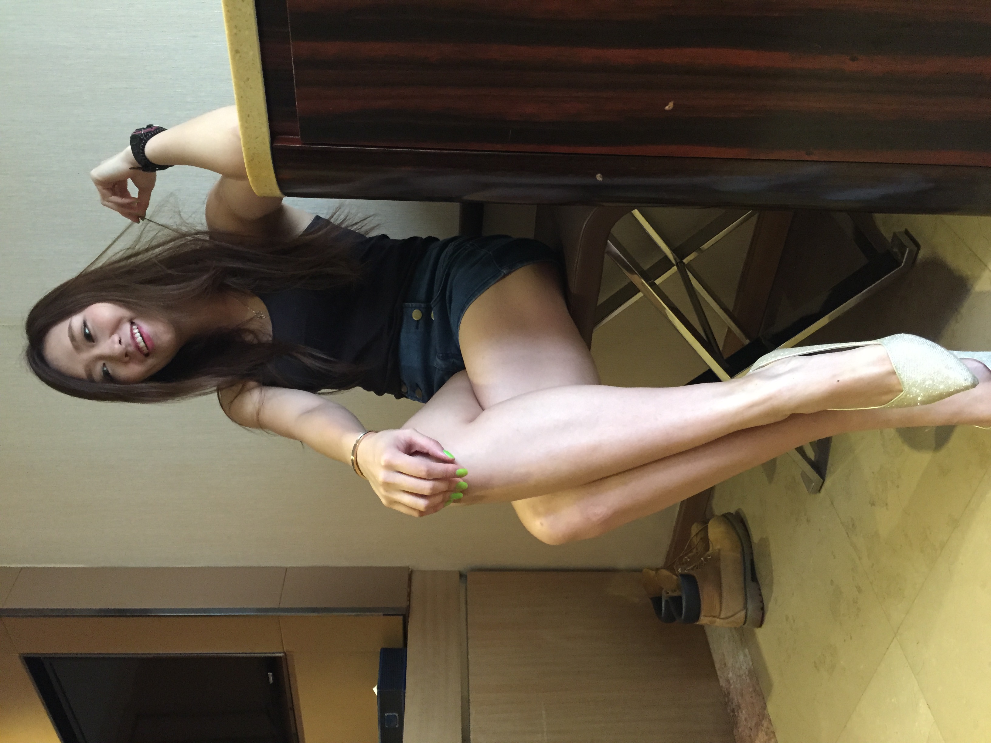 《高挑御姐赤足高跟鞋》作品图