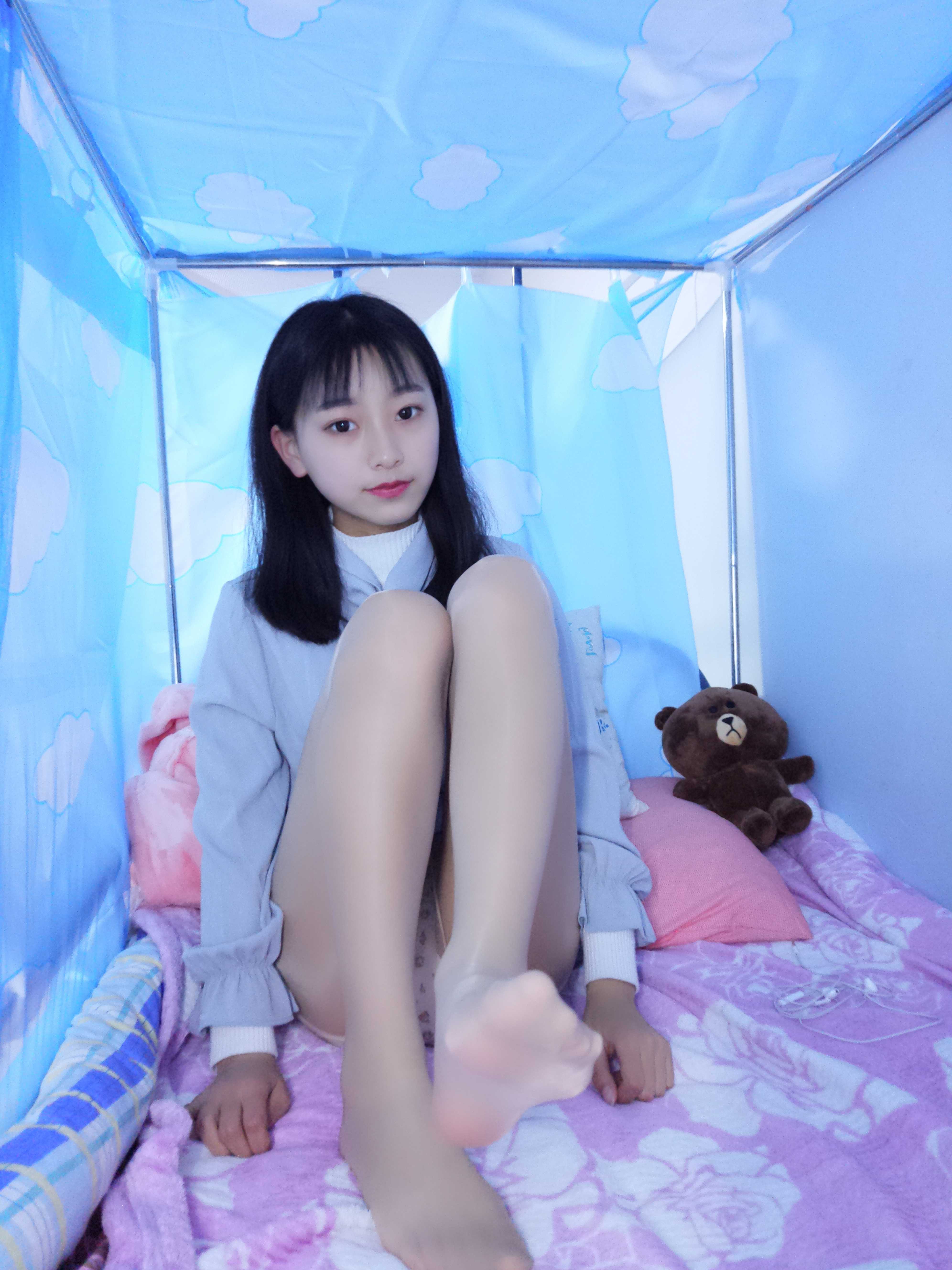 《宿舍萌妹子蓓蓓多颜色丝袜》作品图