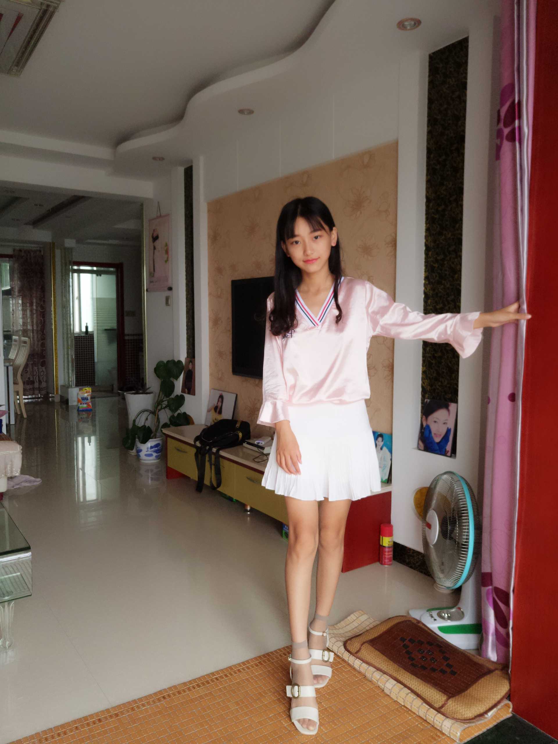 《萌妹子蓓蓓肉丝赤足》作品图