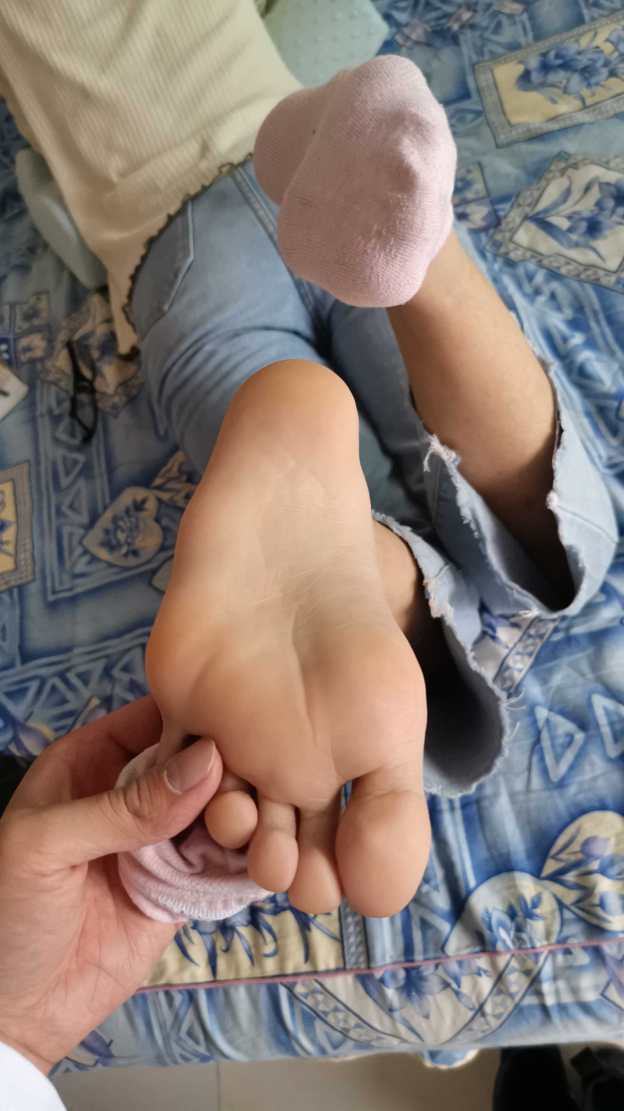 《大二学妹思思嫩足》作品图