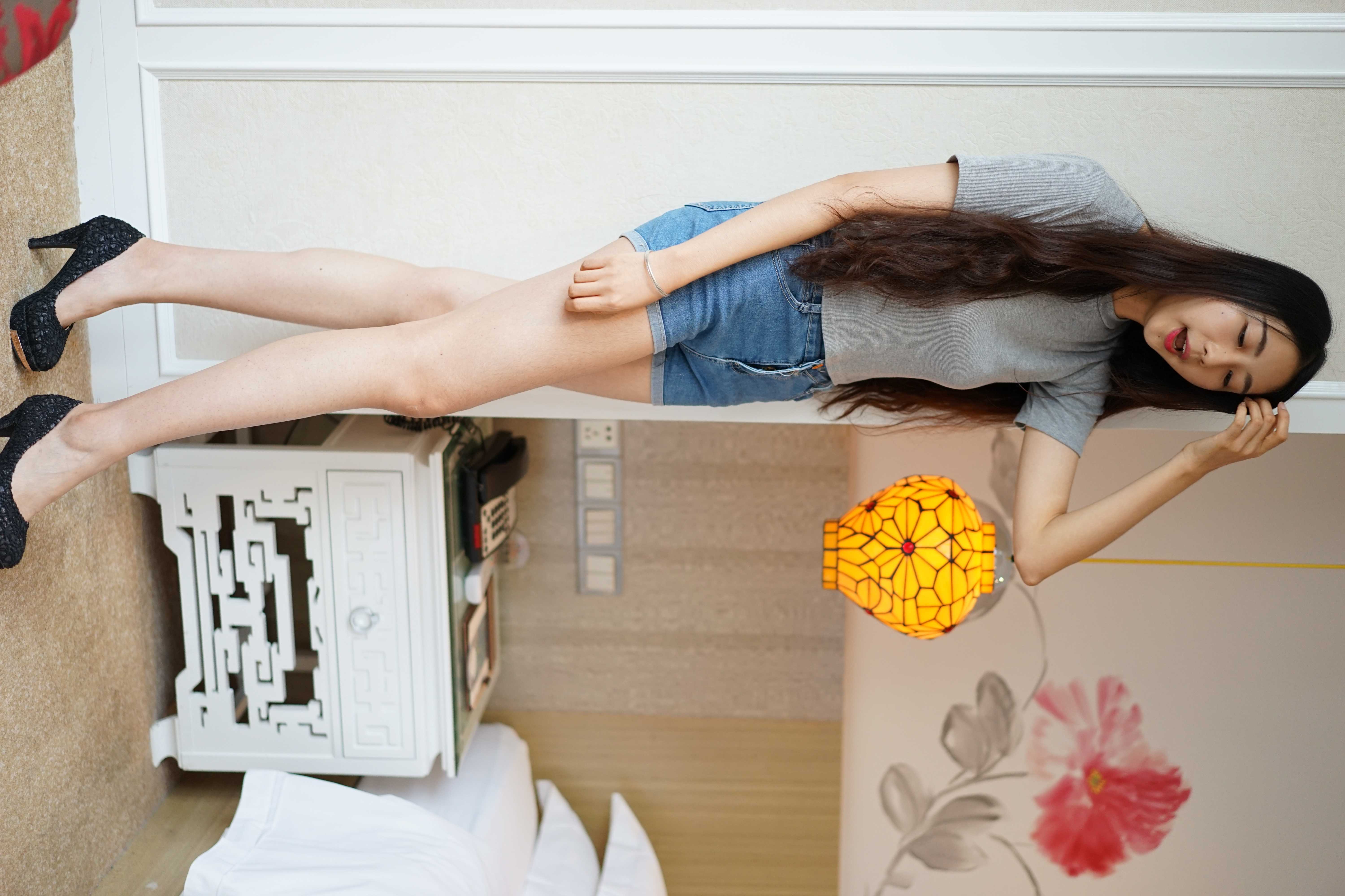 《可爱的长腿学妹》作品图