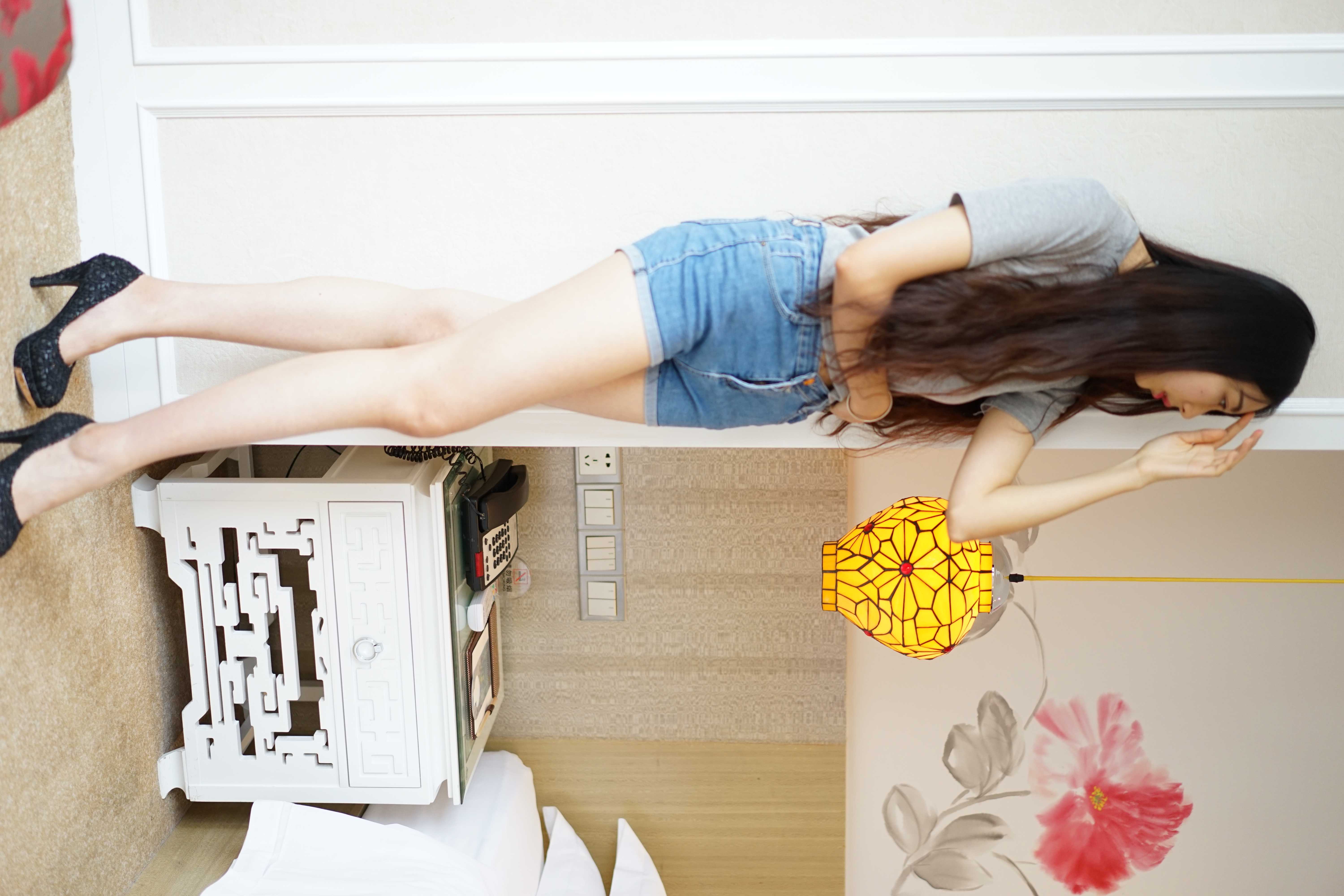 《可爱的长腿学妹》作品图