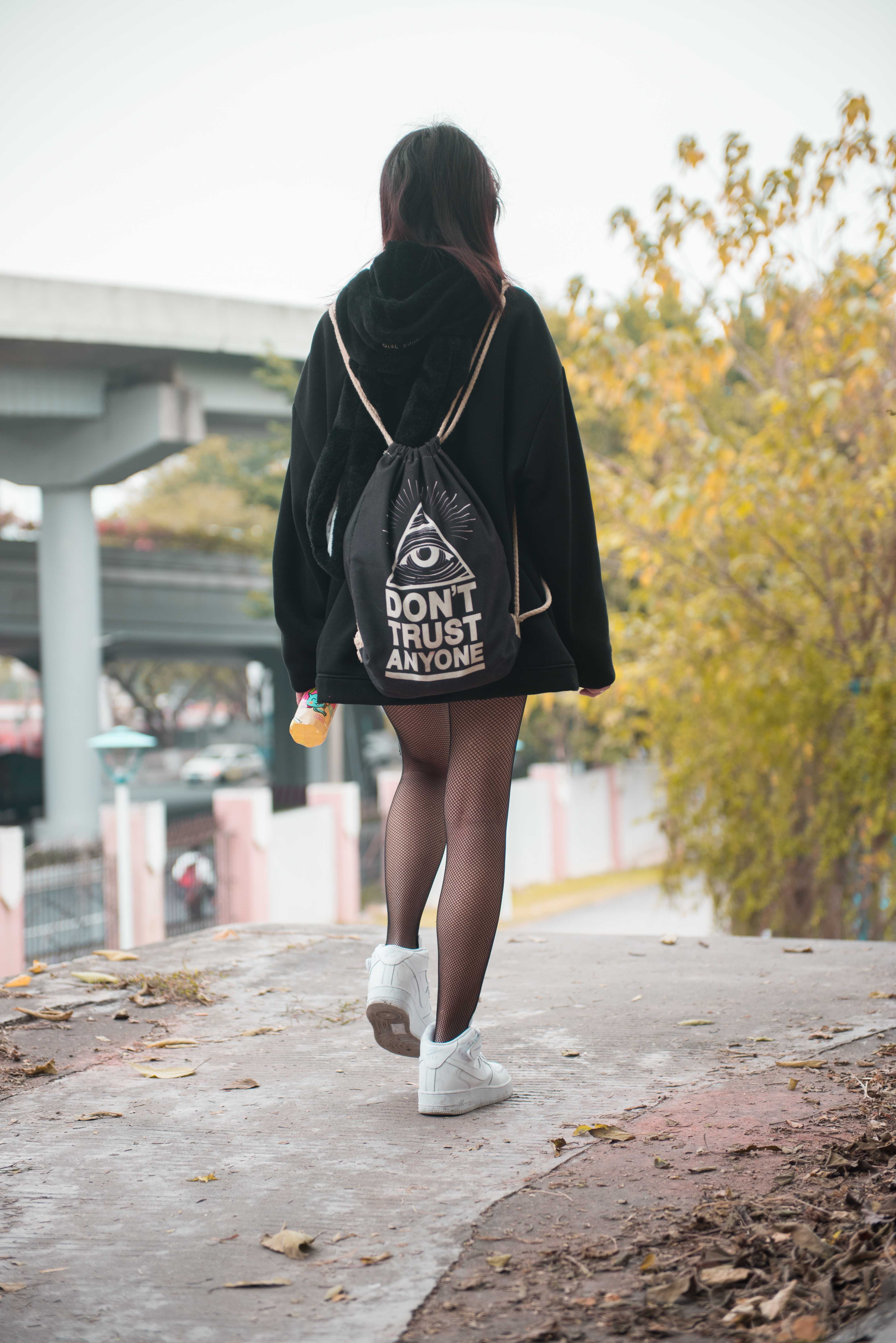 《学姐小网袜》作品图