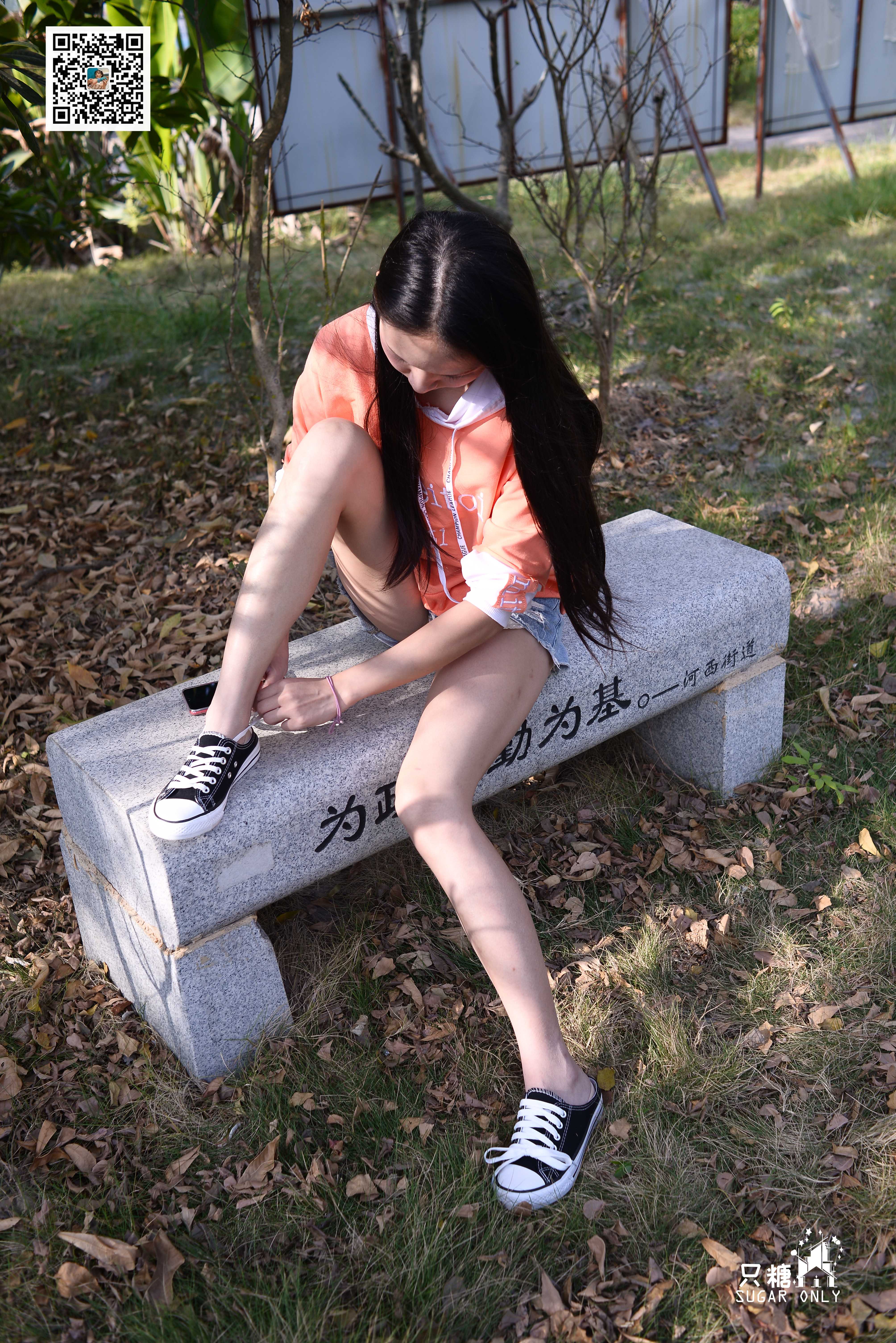 《学妹船袜帆布鞋脱穿鞋过程》作品图