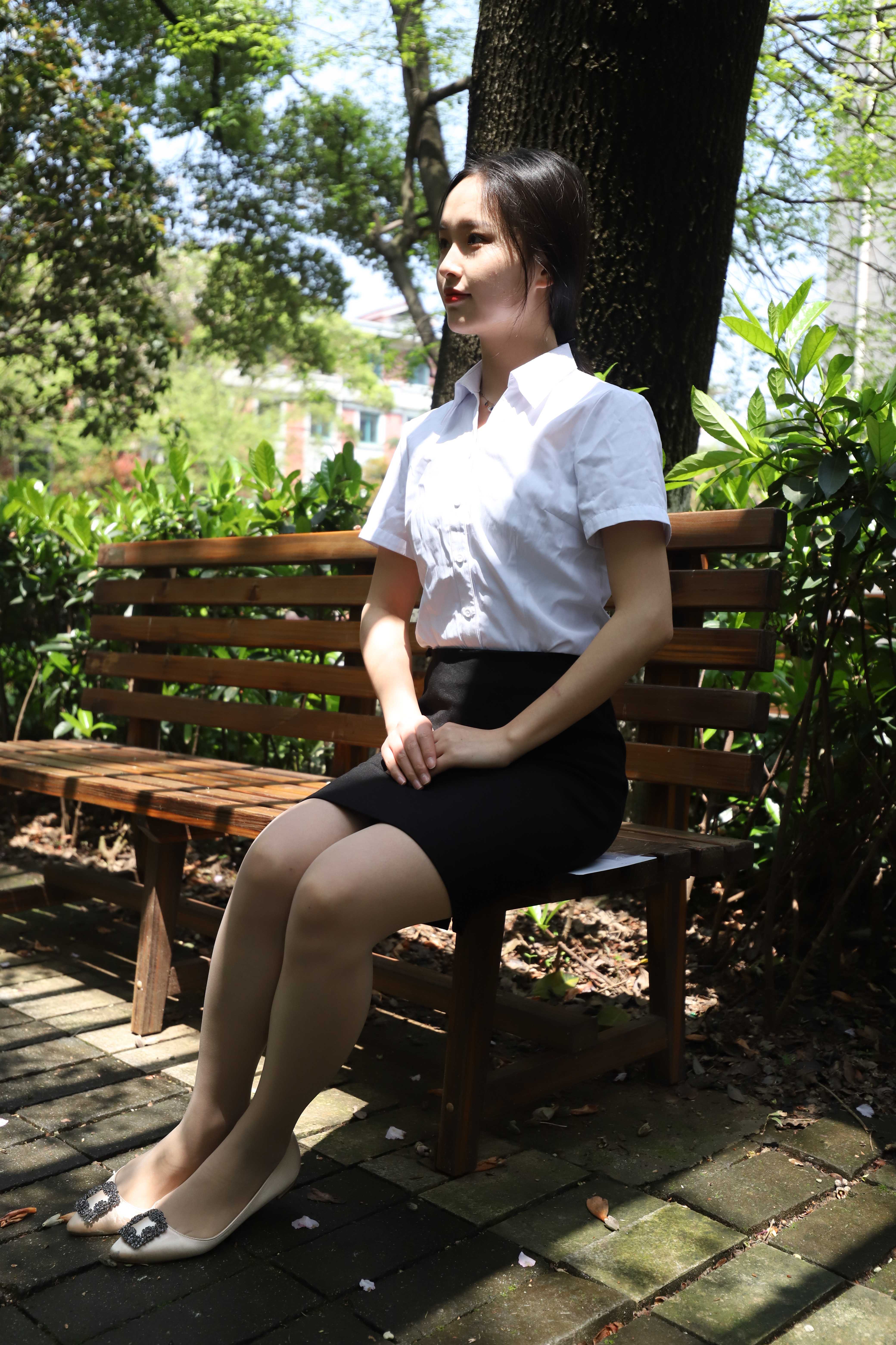 《学妹衬衣制服丝袜脚》作品图