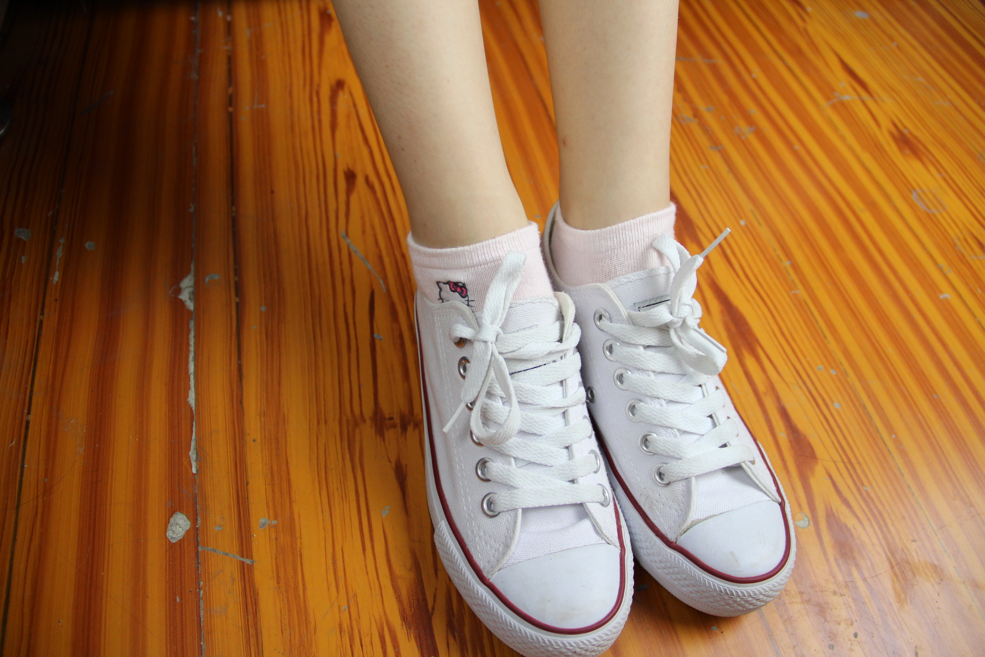 《帆布鞋の棉袜小姐姐》作品图