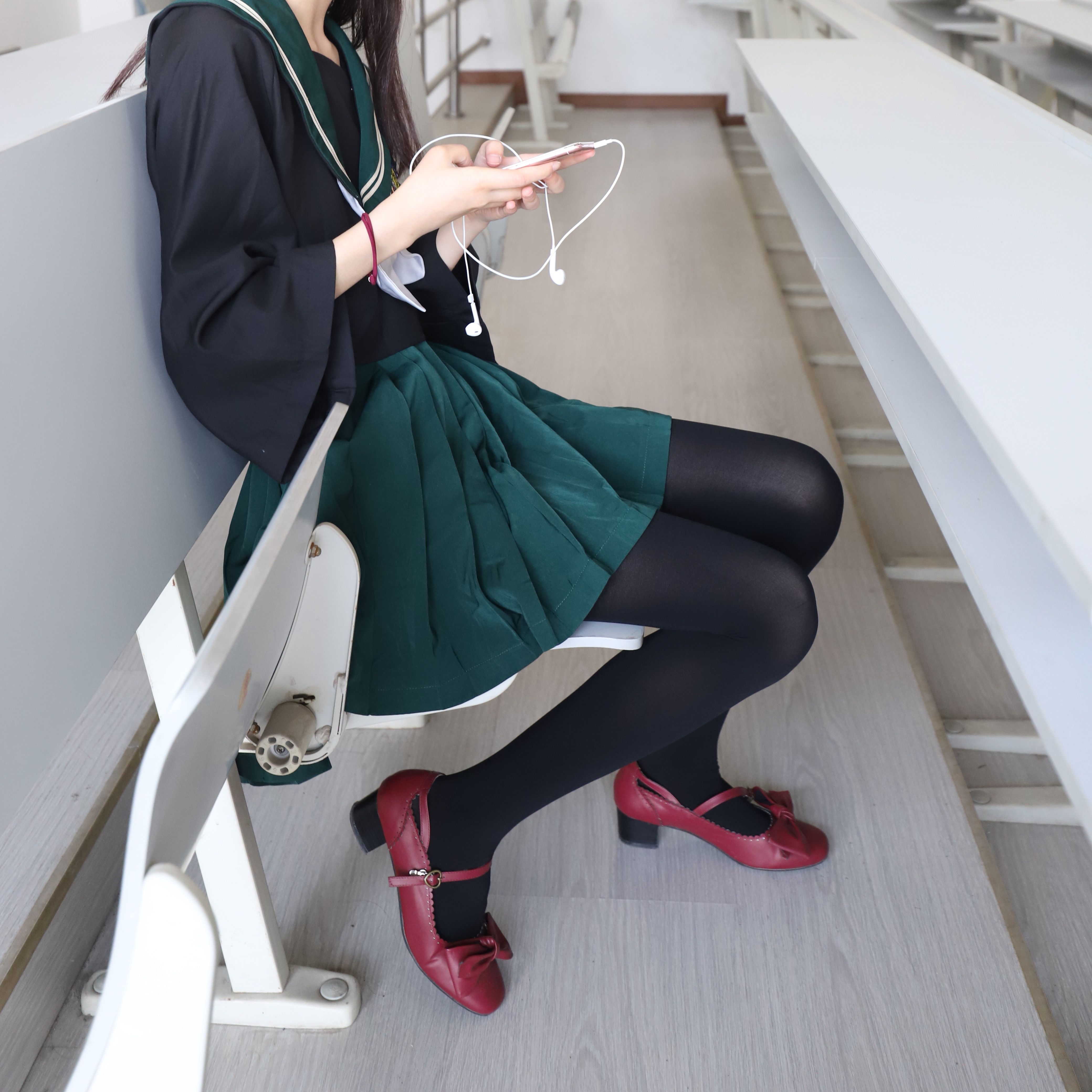 《日系Lolita软妹公主黑丝脚丫》作品图