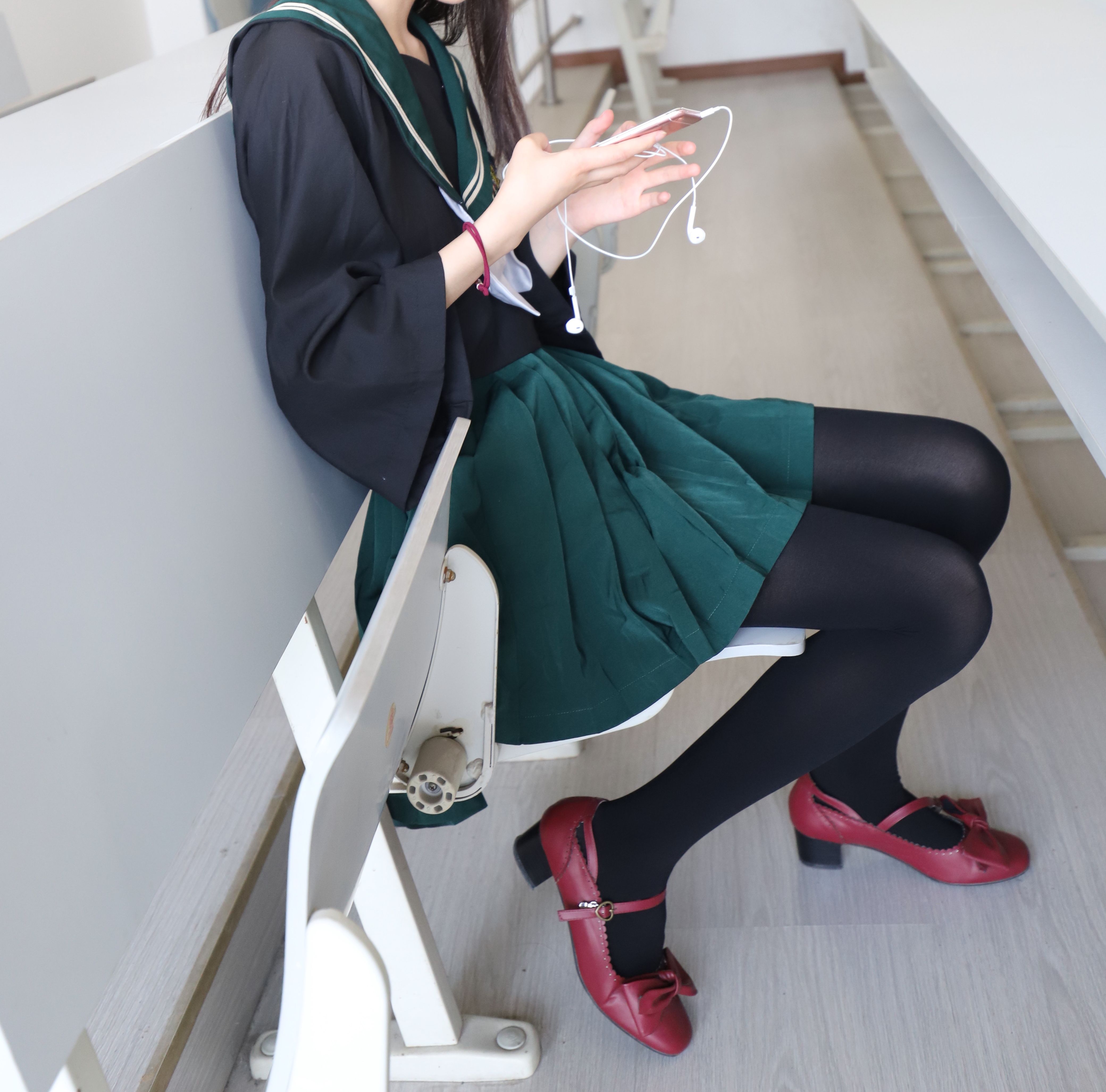 《日系Lolita软妹公主黑丝脚丫》作品图