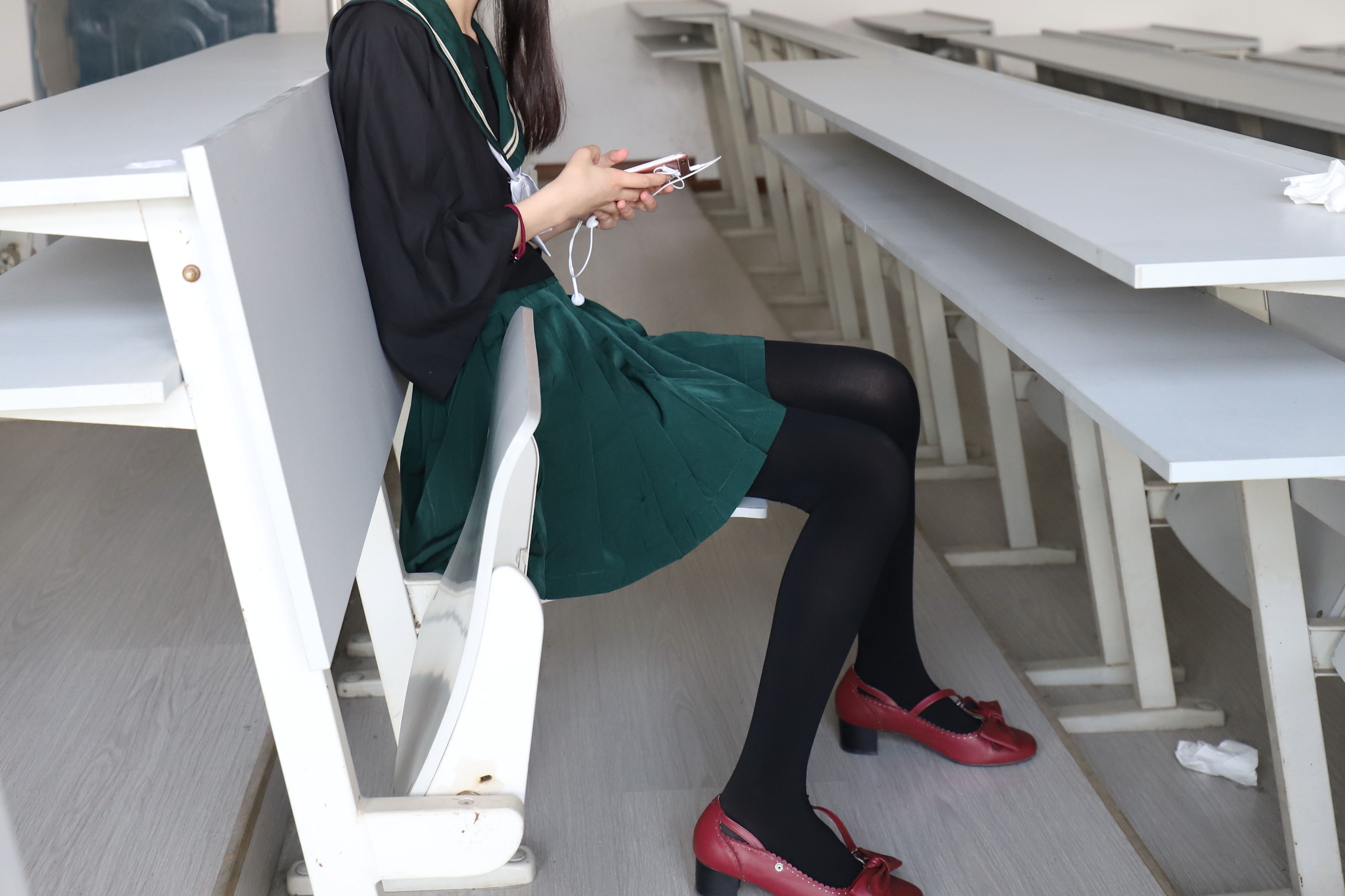 《日系Lolita软妹公主黑丝脚丫》作品图