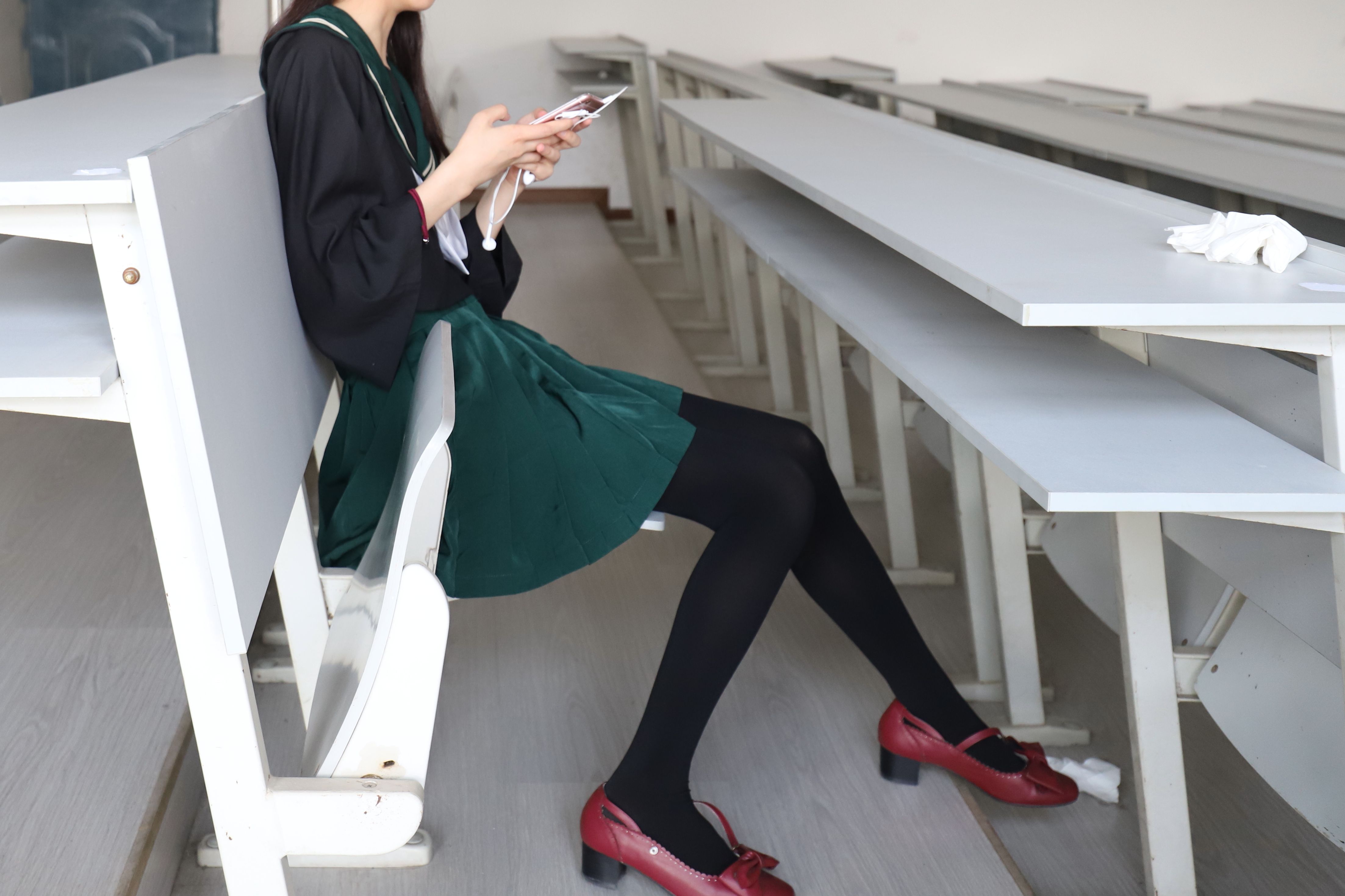 《日系Lolita软妹公主黑丝脚丫》作品图