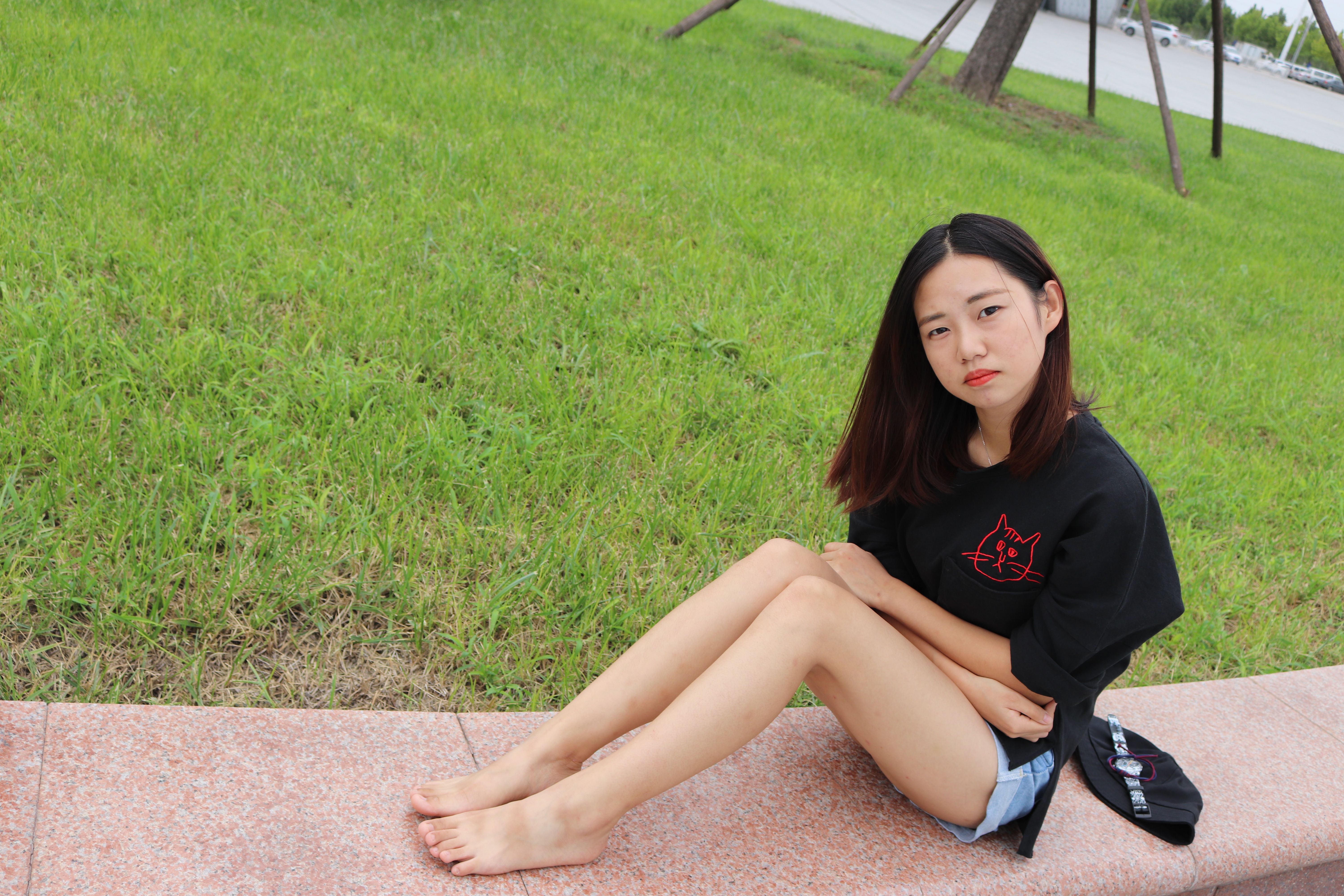 《同学的凉拖脚丫》作品图