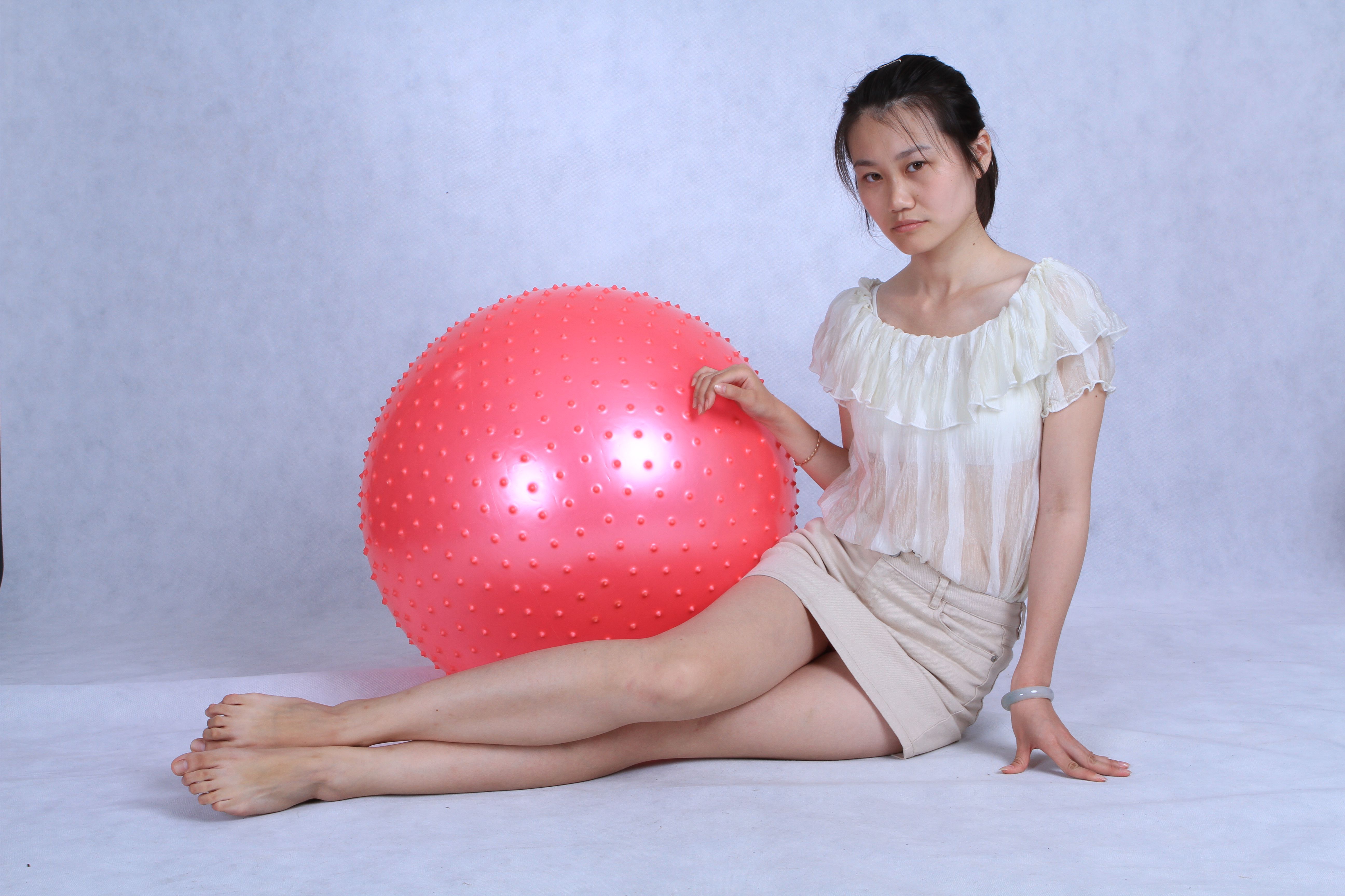 《瑜伽球学姐脚丫》作品图