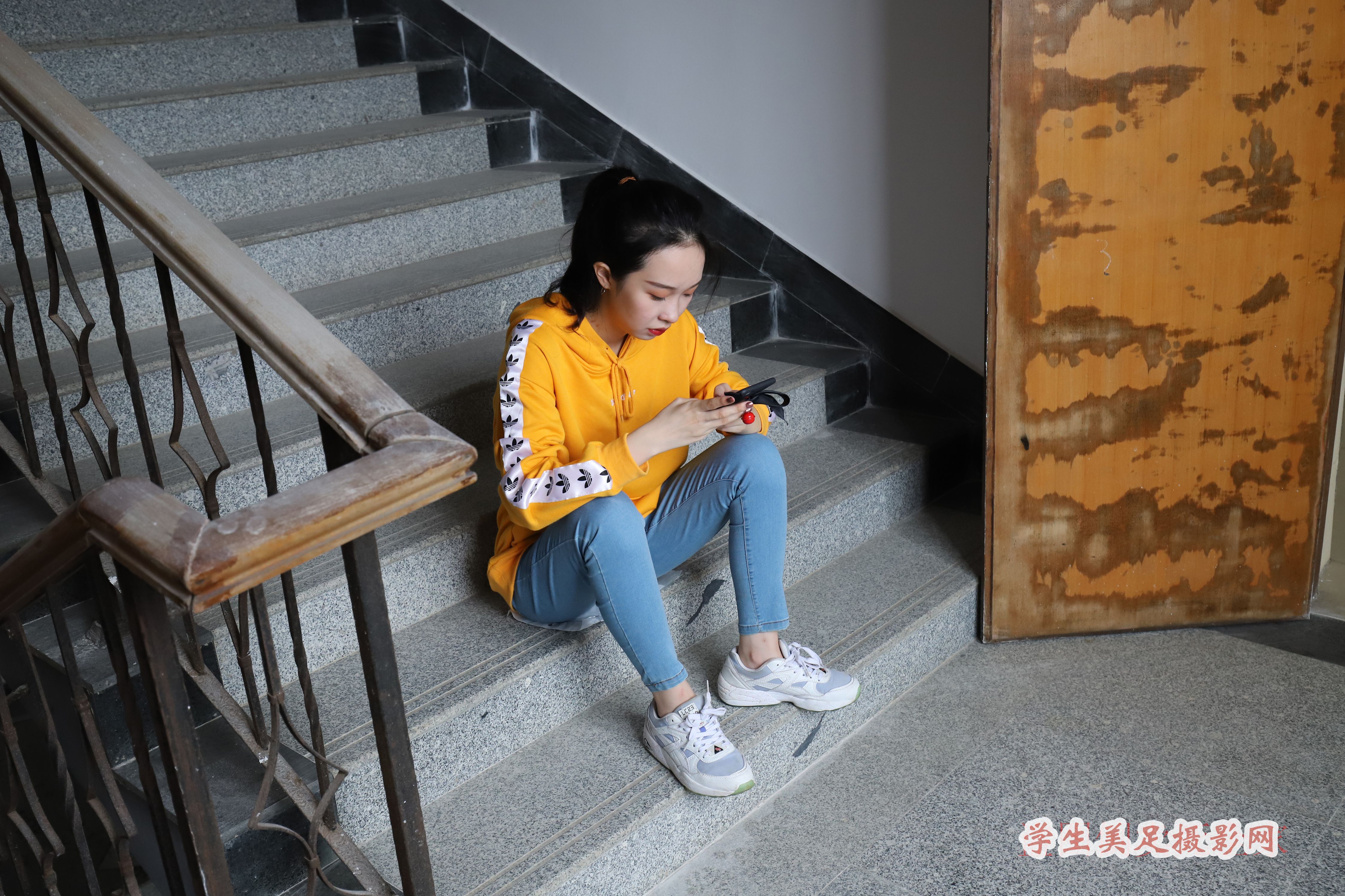 《学妹船袜脱袜全过程》作品图