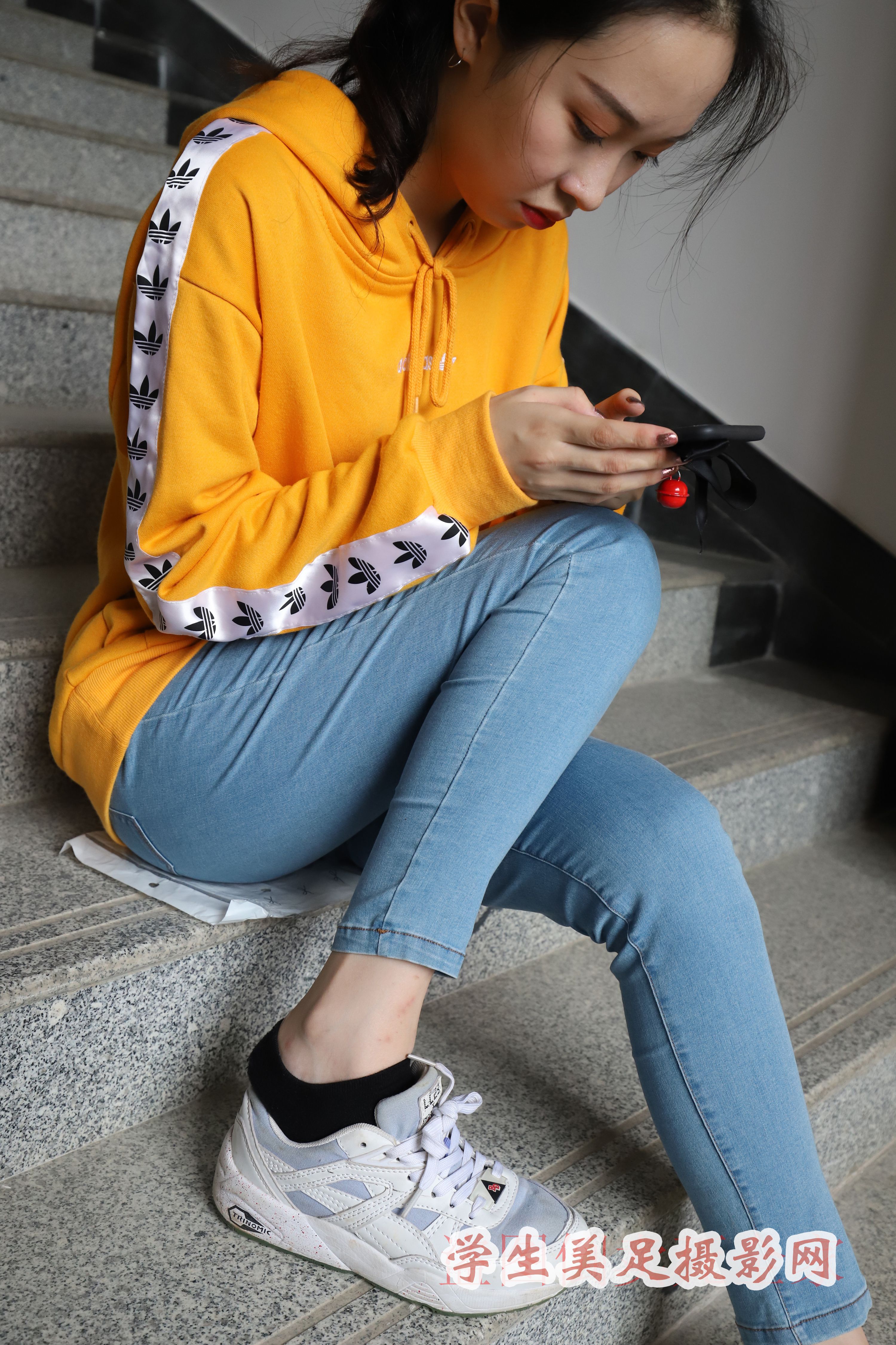 《学妹船袜脱袜全过程》作品图