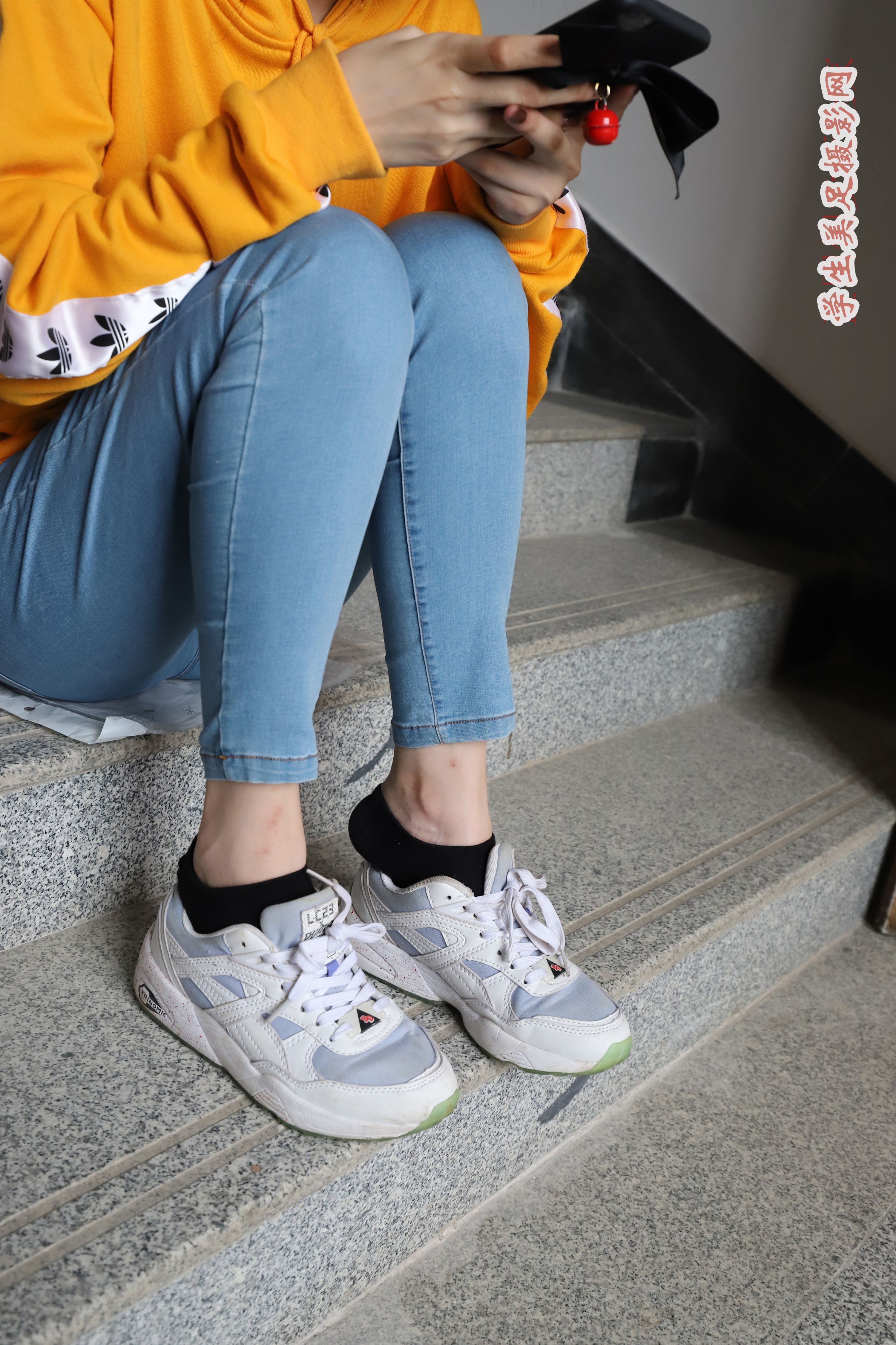 《学妹船袜脱袜全过程》作品图