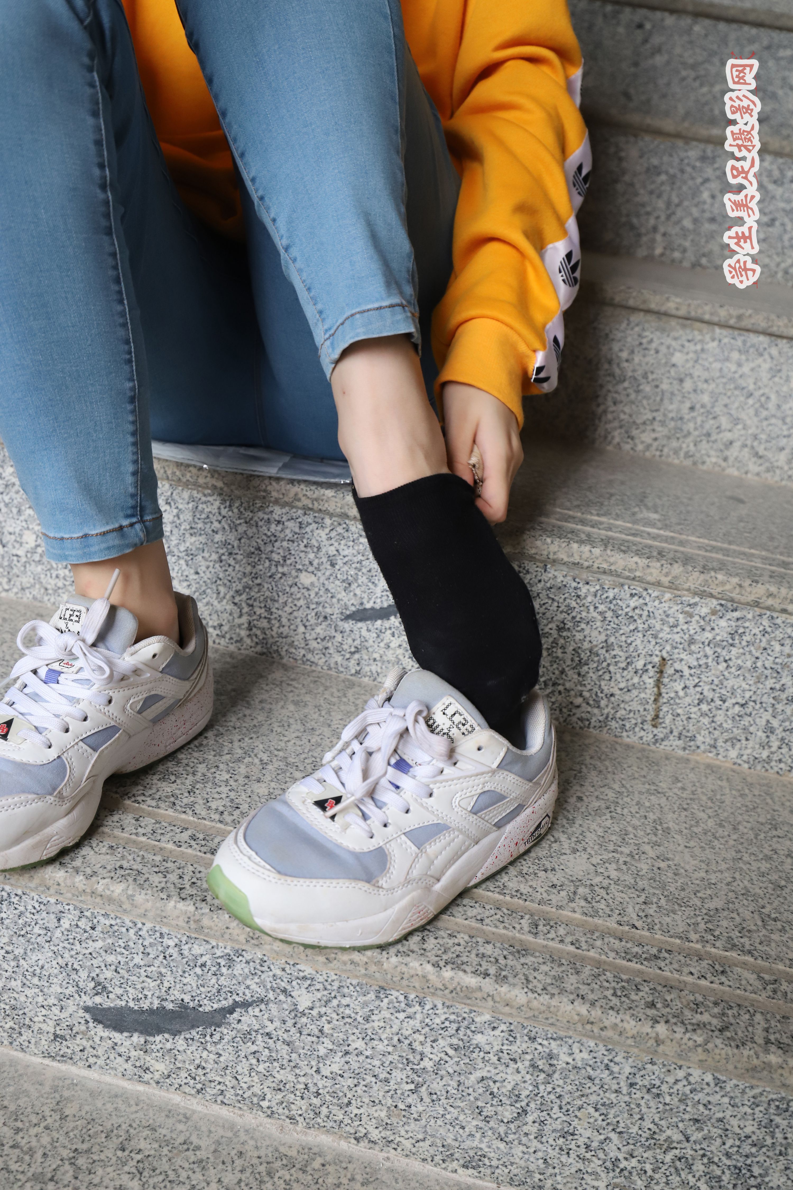 《学妹船袜脱袜全过程》作品图