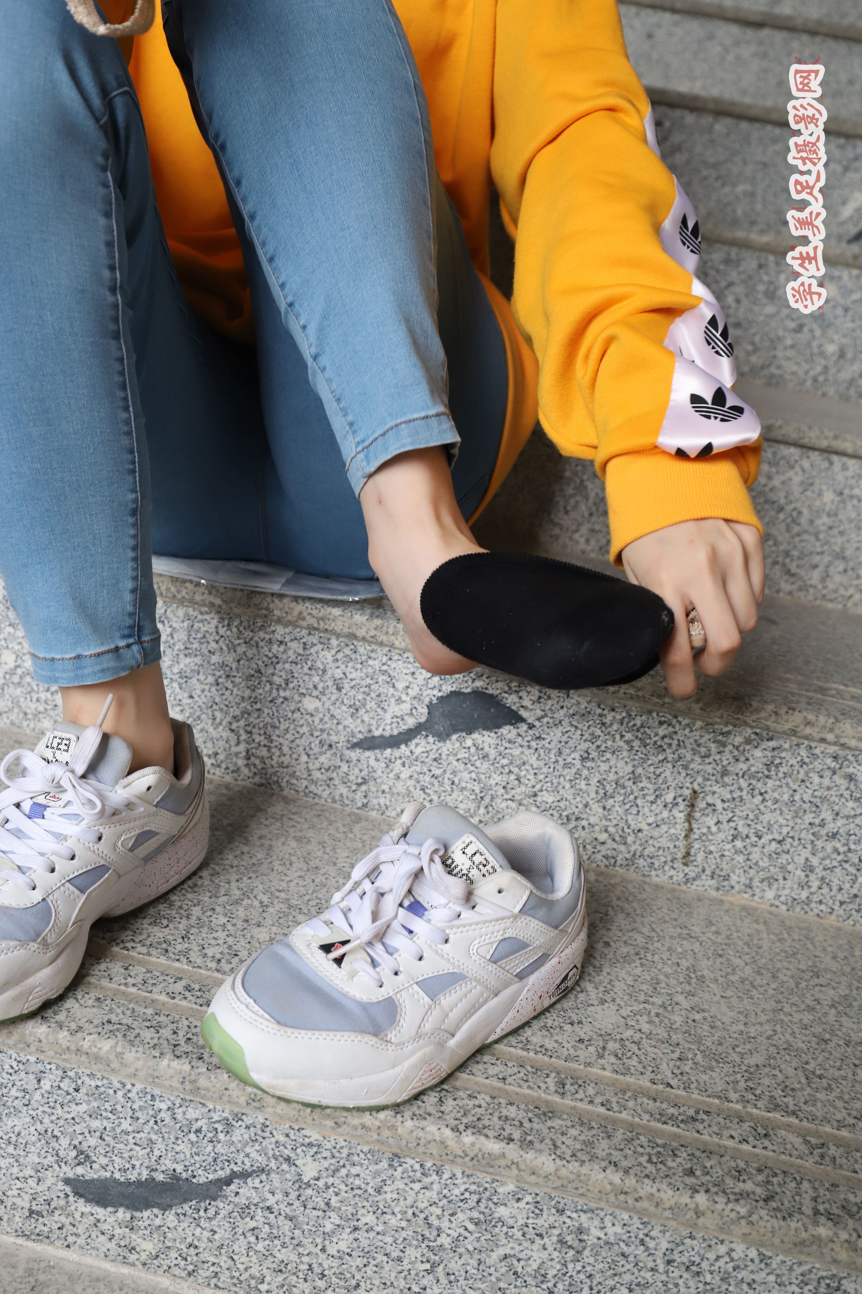 《学妹船袜脱袜全过程》作品图