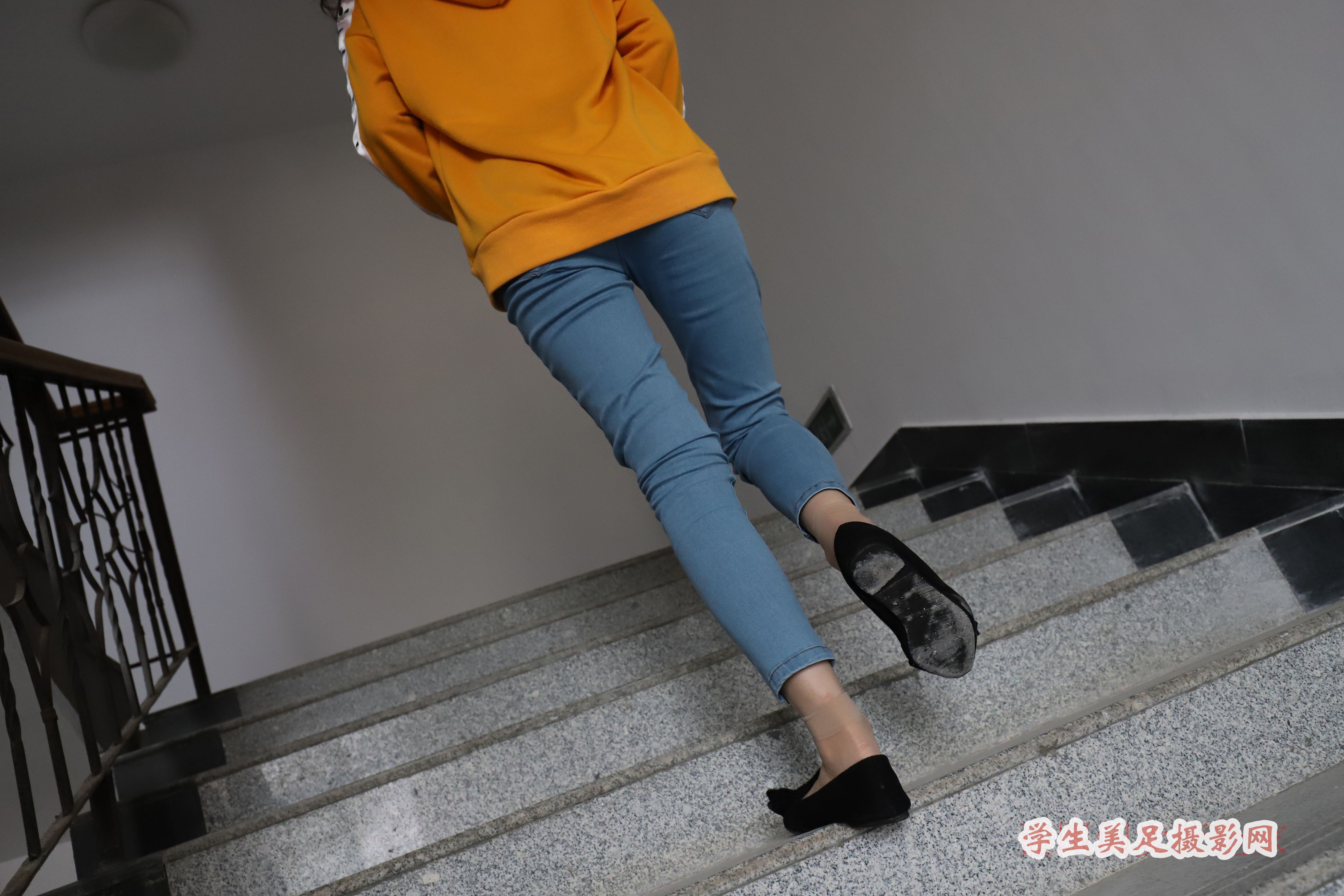 《学妹短丝脱袜全过程》作品图